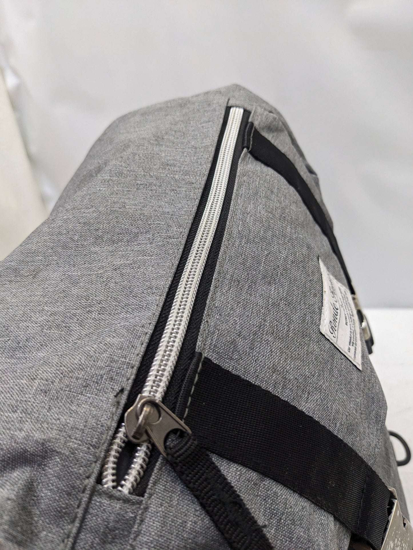 preloved branded backpack U25