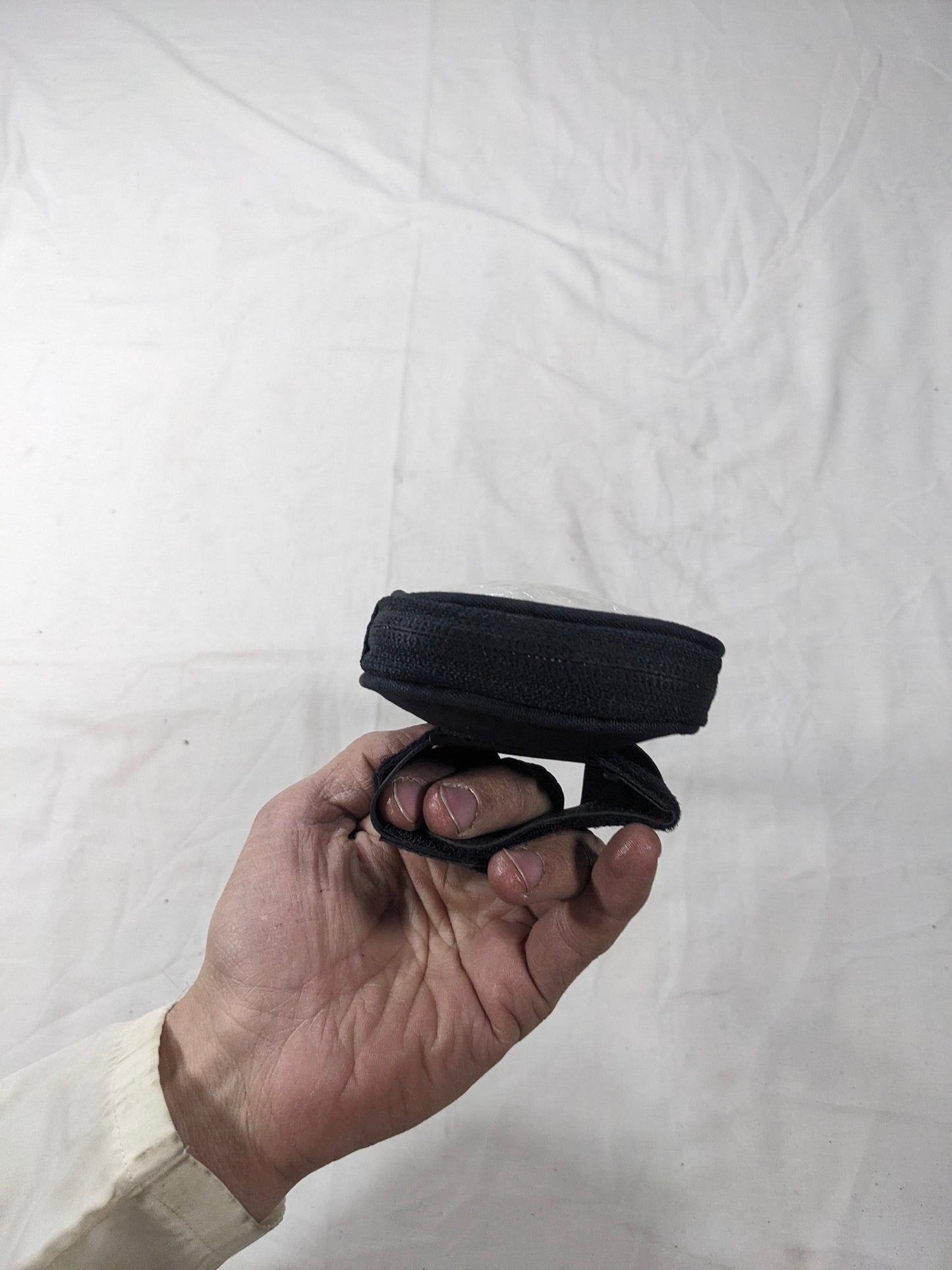Wrist mobile belt/pouch U15