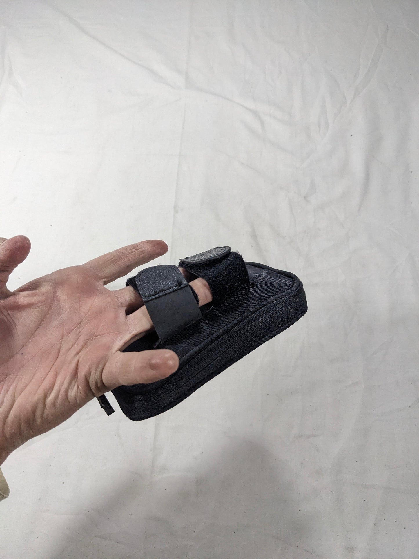 Wrist mobile belt/pouch U15
