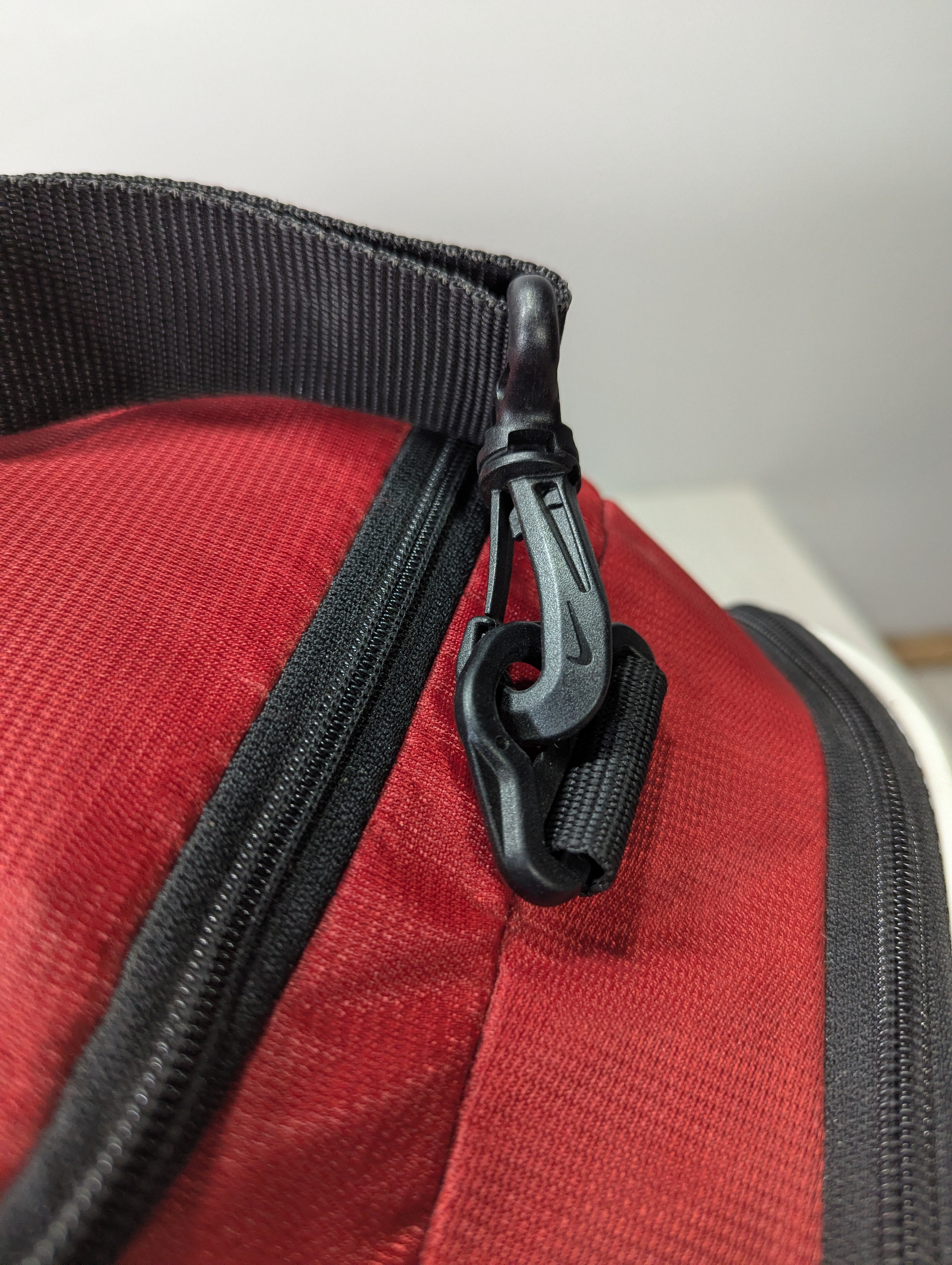 UA under armour gym bag with separate shoes portion, Travelling bag Ab3
