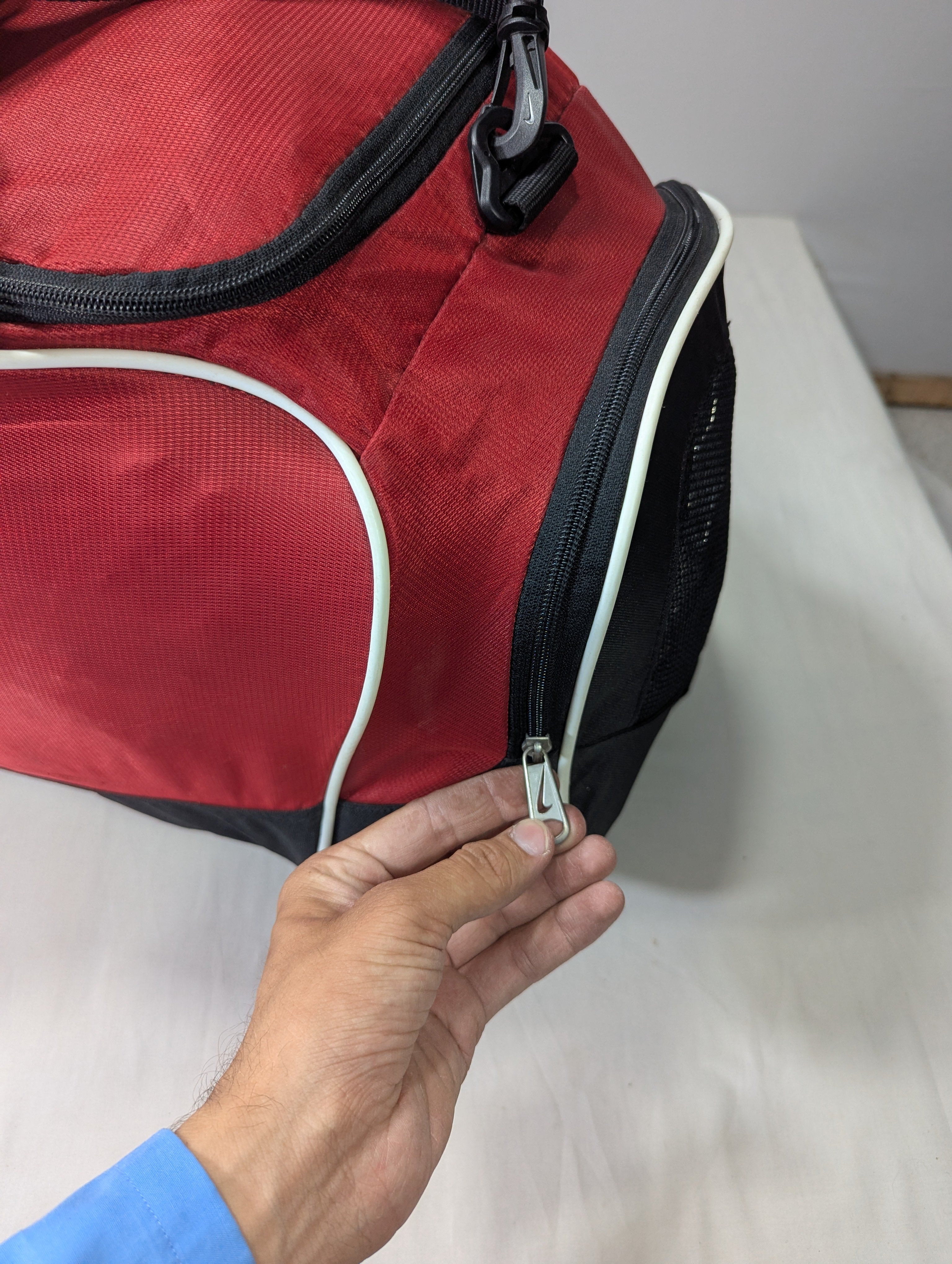 UA under armour gym bag with separate shoes portion, Travelling bag Ab3