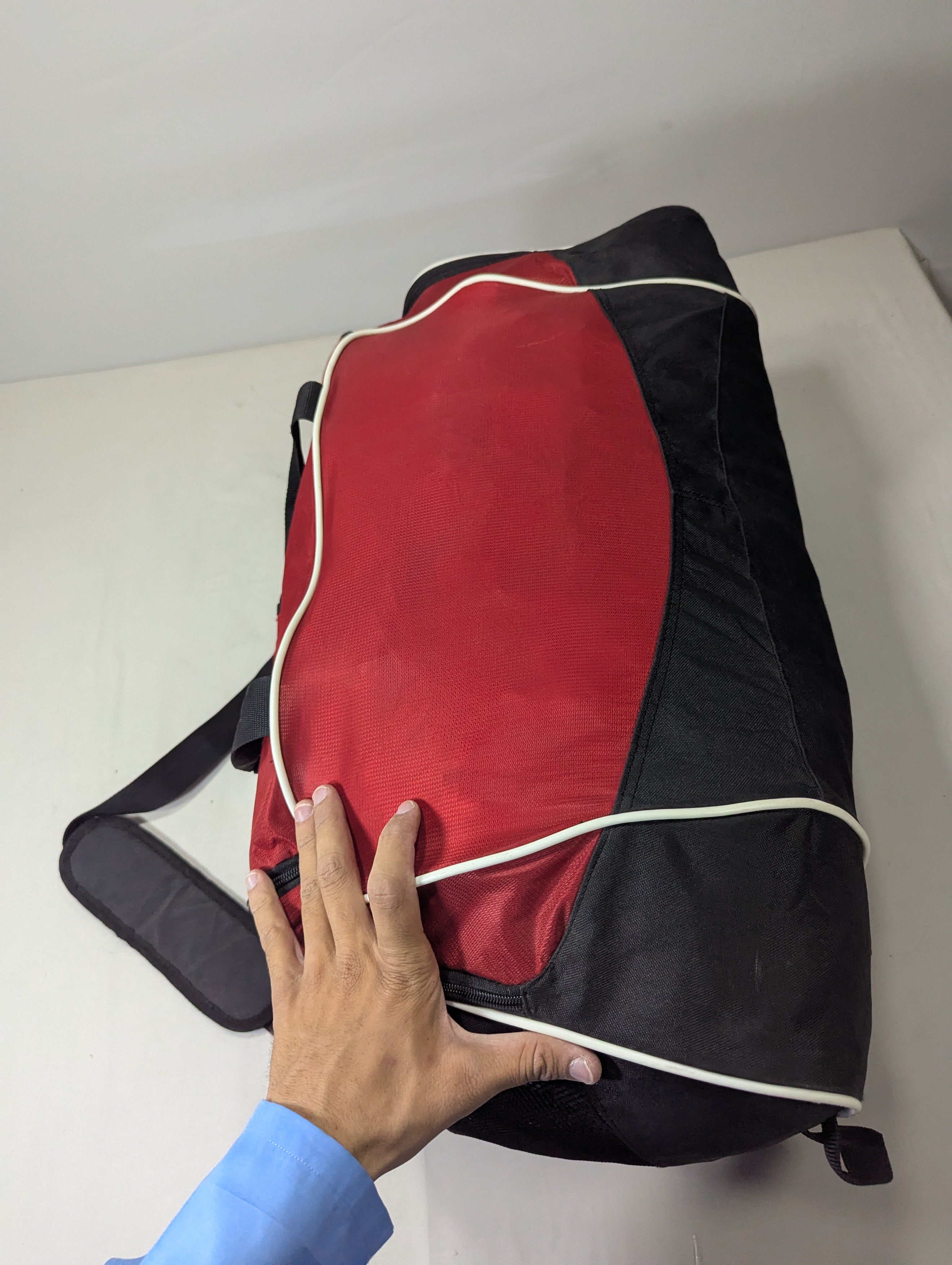 UA under armour gym bag with separate shoes portion, Travelling bag Ab3