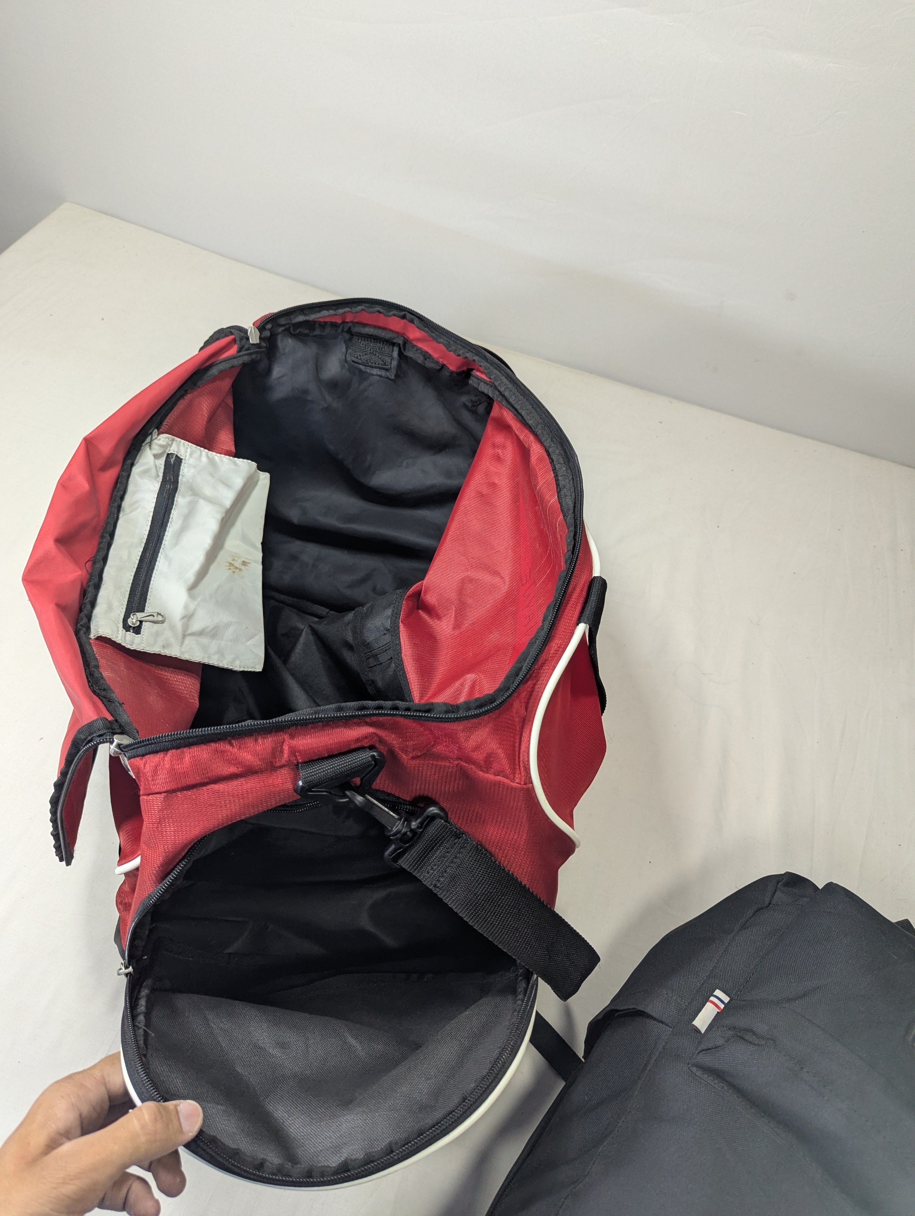 UA under armour gym bag with separate shoes portion, Travelling bag Ab3