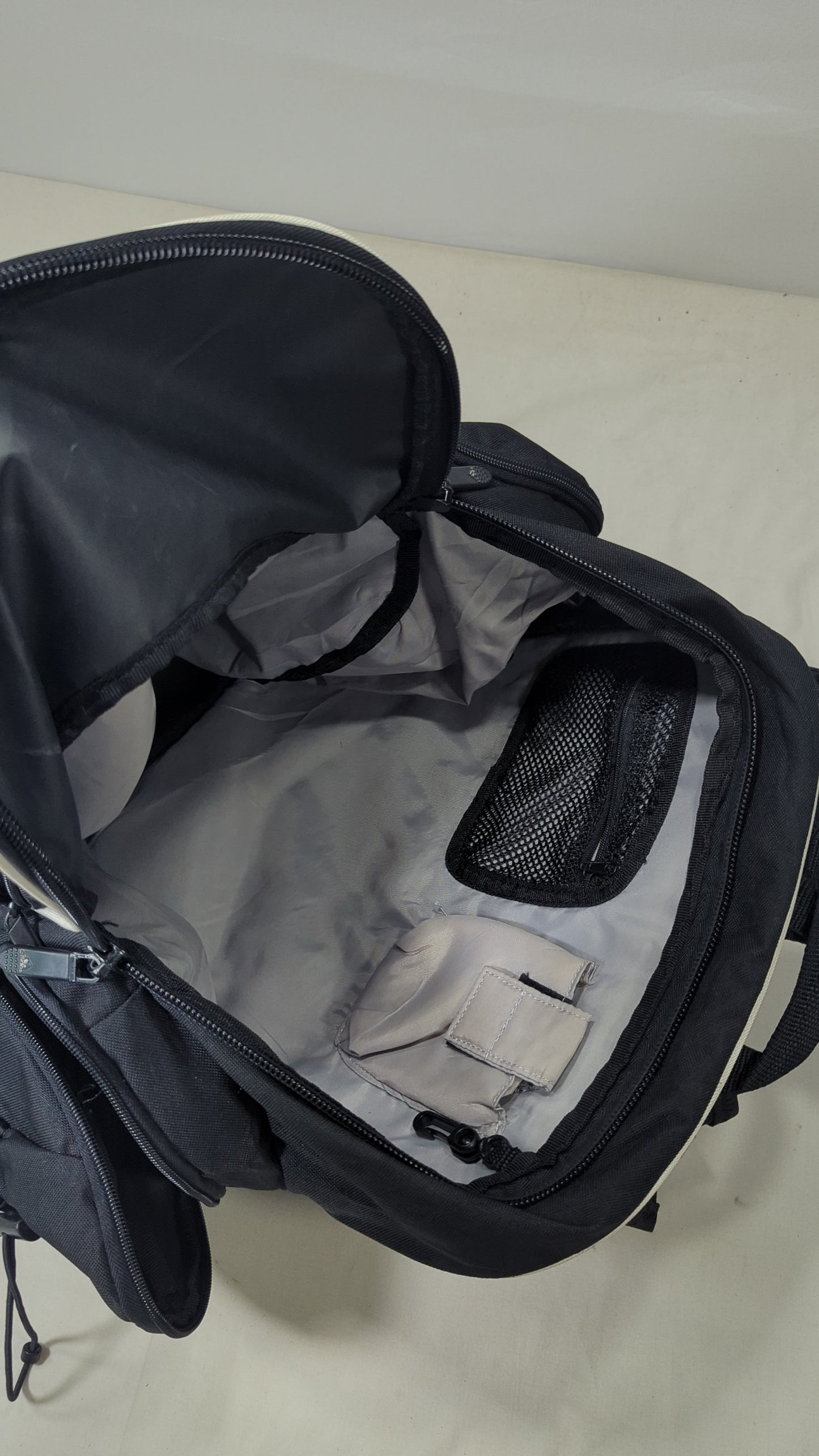 Adidas sports backpack U25