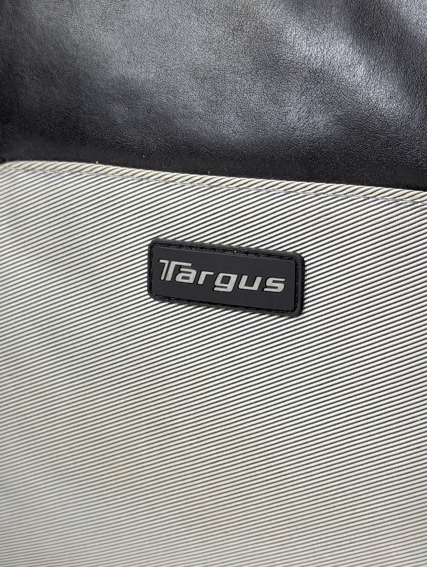Targus sleeve, bag U2