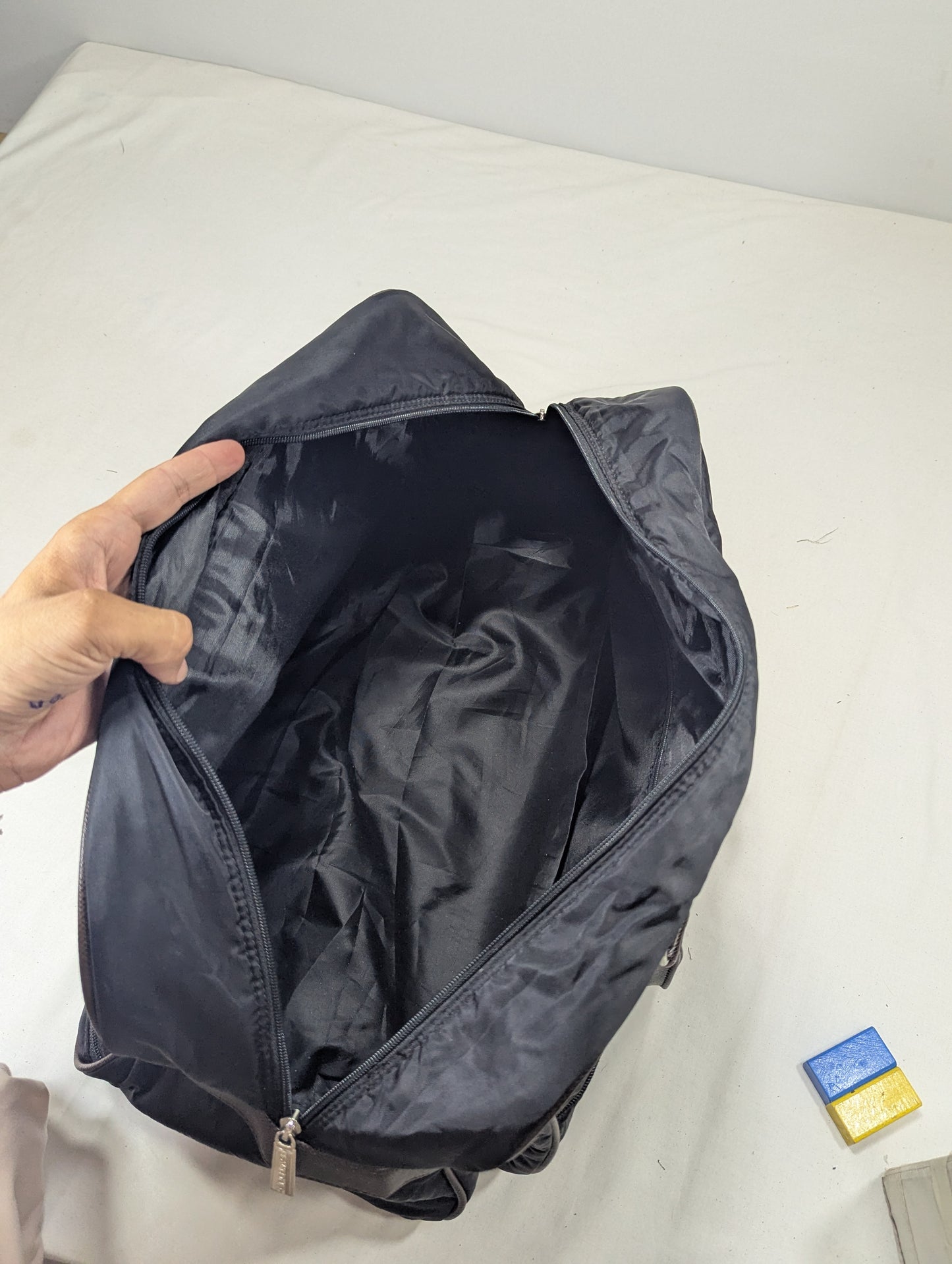 Minimalist Korean Duffle Bag – Unisex Travel Tote U3