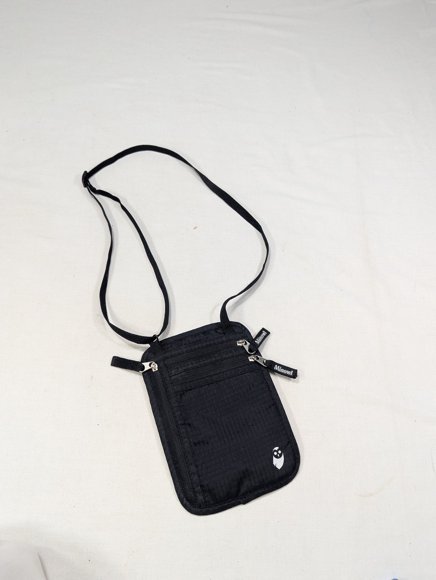 Neck pouch bag