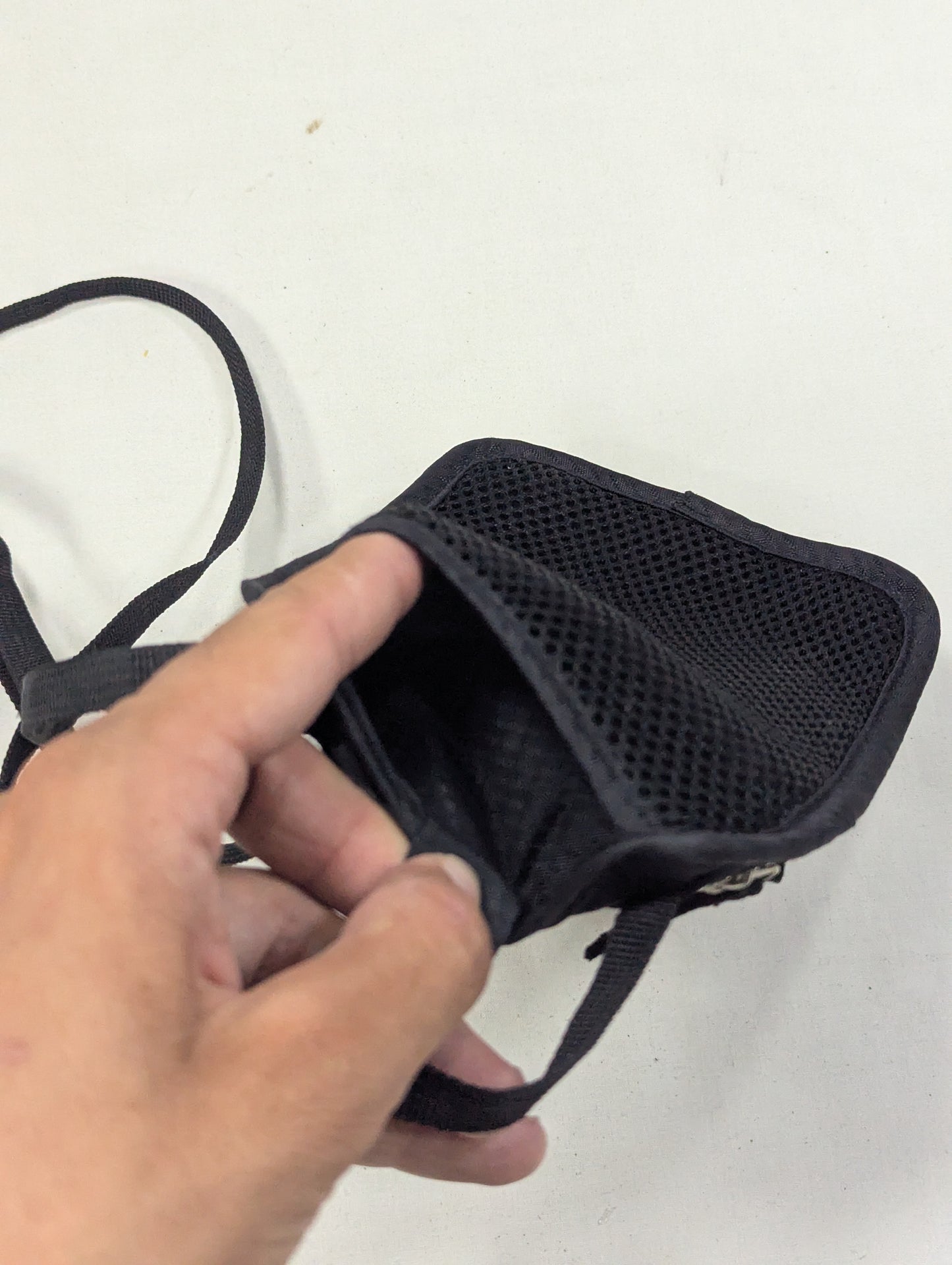 Neck pouch bag