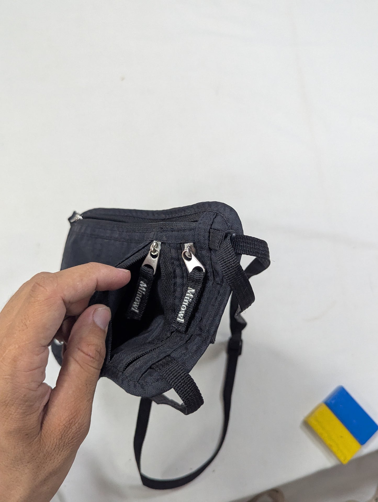 Neck pouch bag