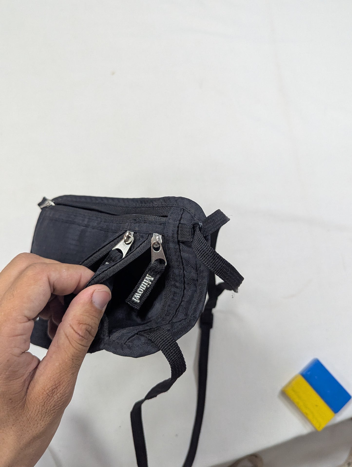 Neck pouch bag