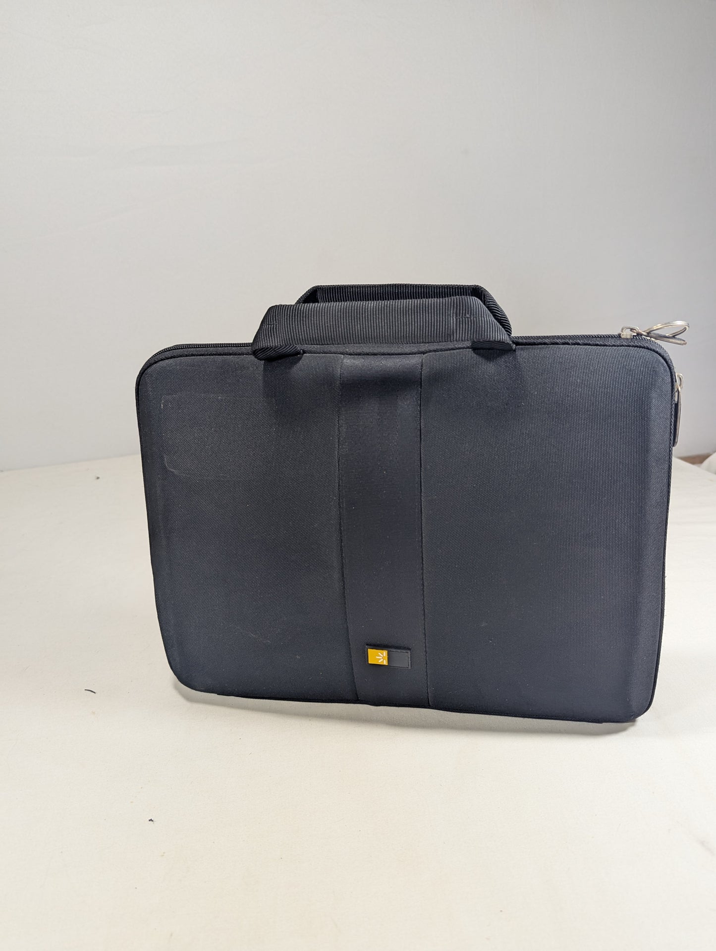 Case logic brand hard shell sleeve, bag U2