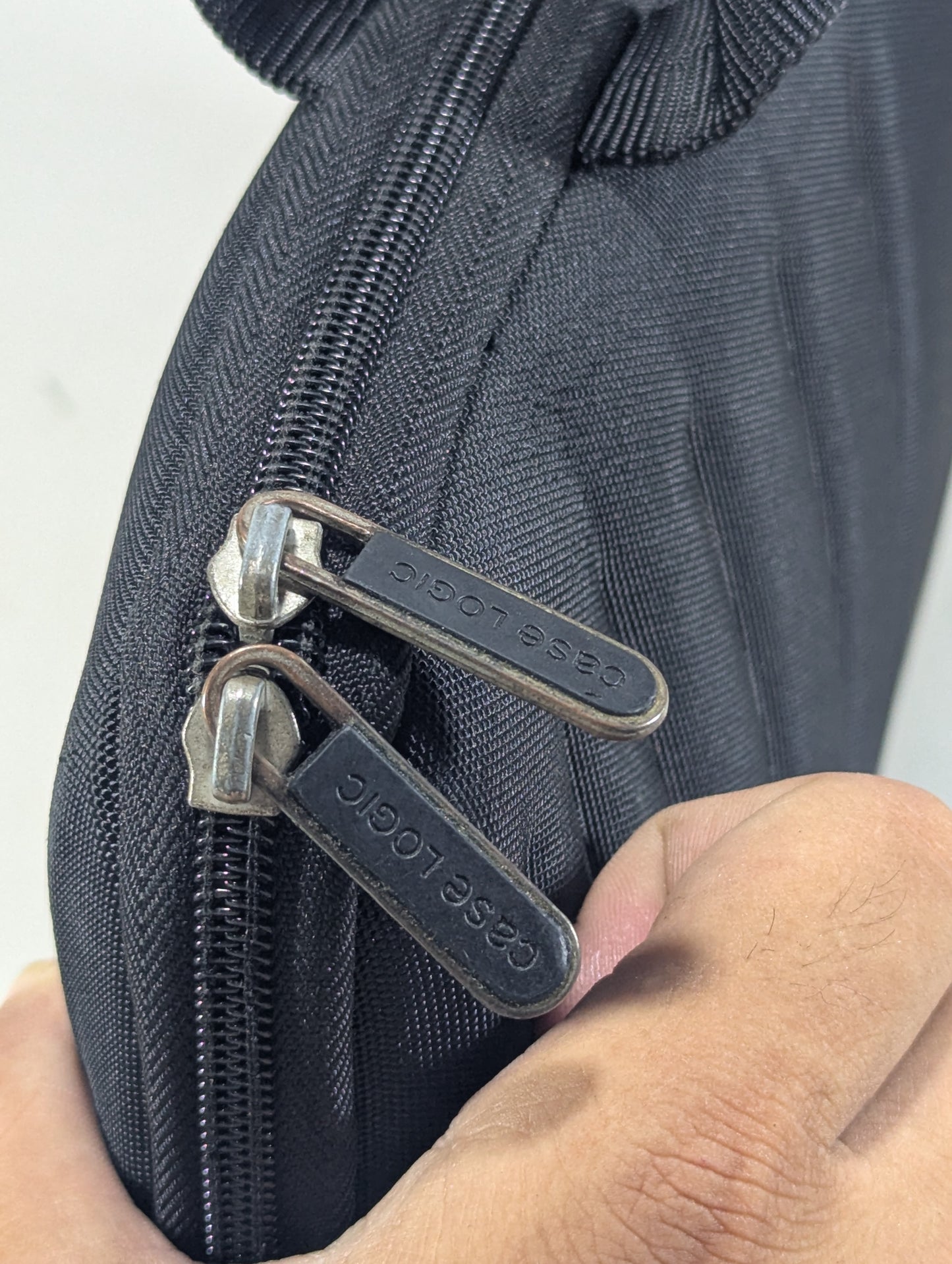 Case logic brand hard shell sleeve, bag U2