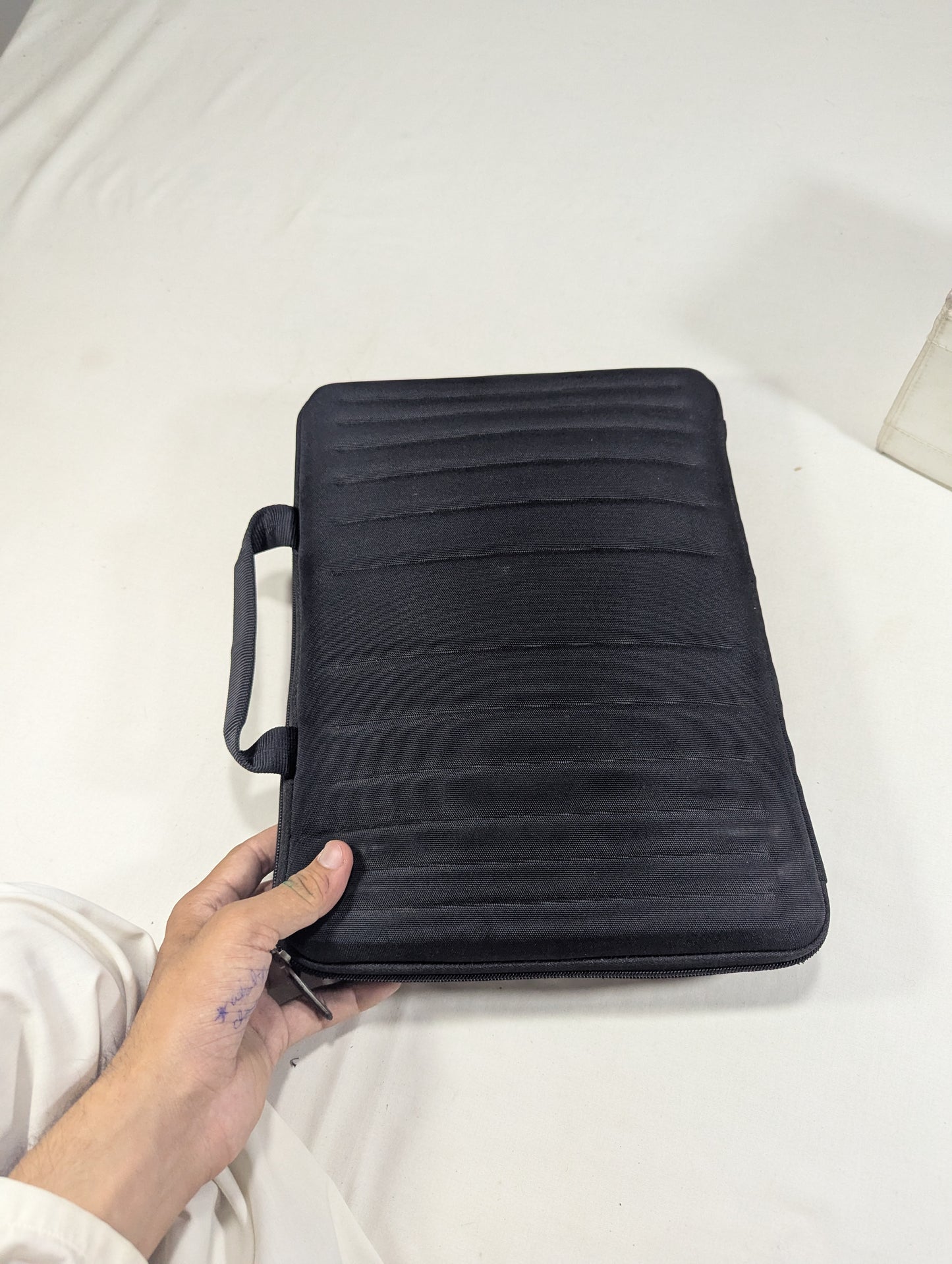 Case logic brand hard shell sleeve, bag U2