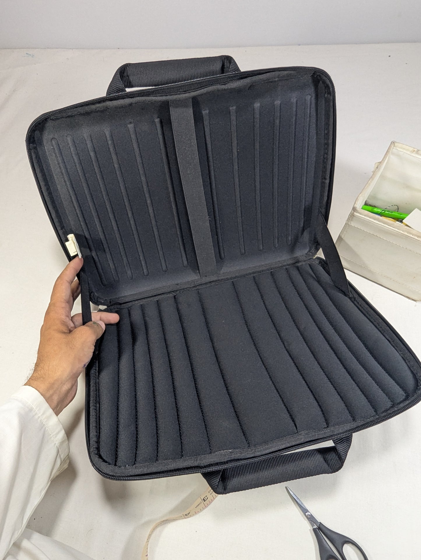 Case logic brand hard shell sleeve, bag U2