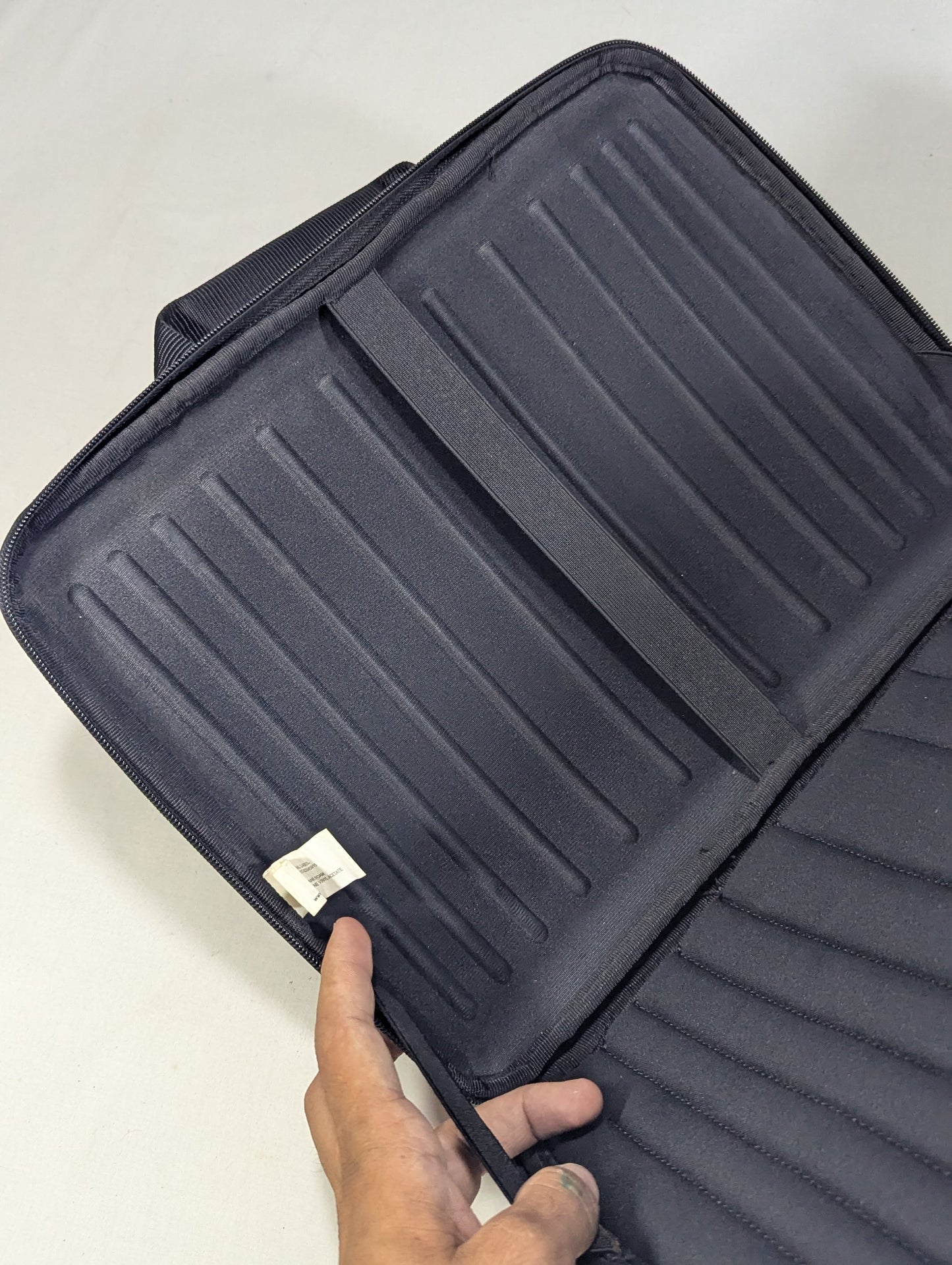 Case logic brand hard shell sleeve, bag U2