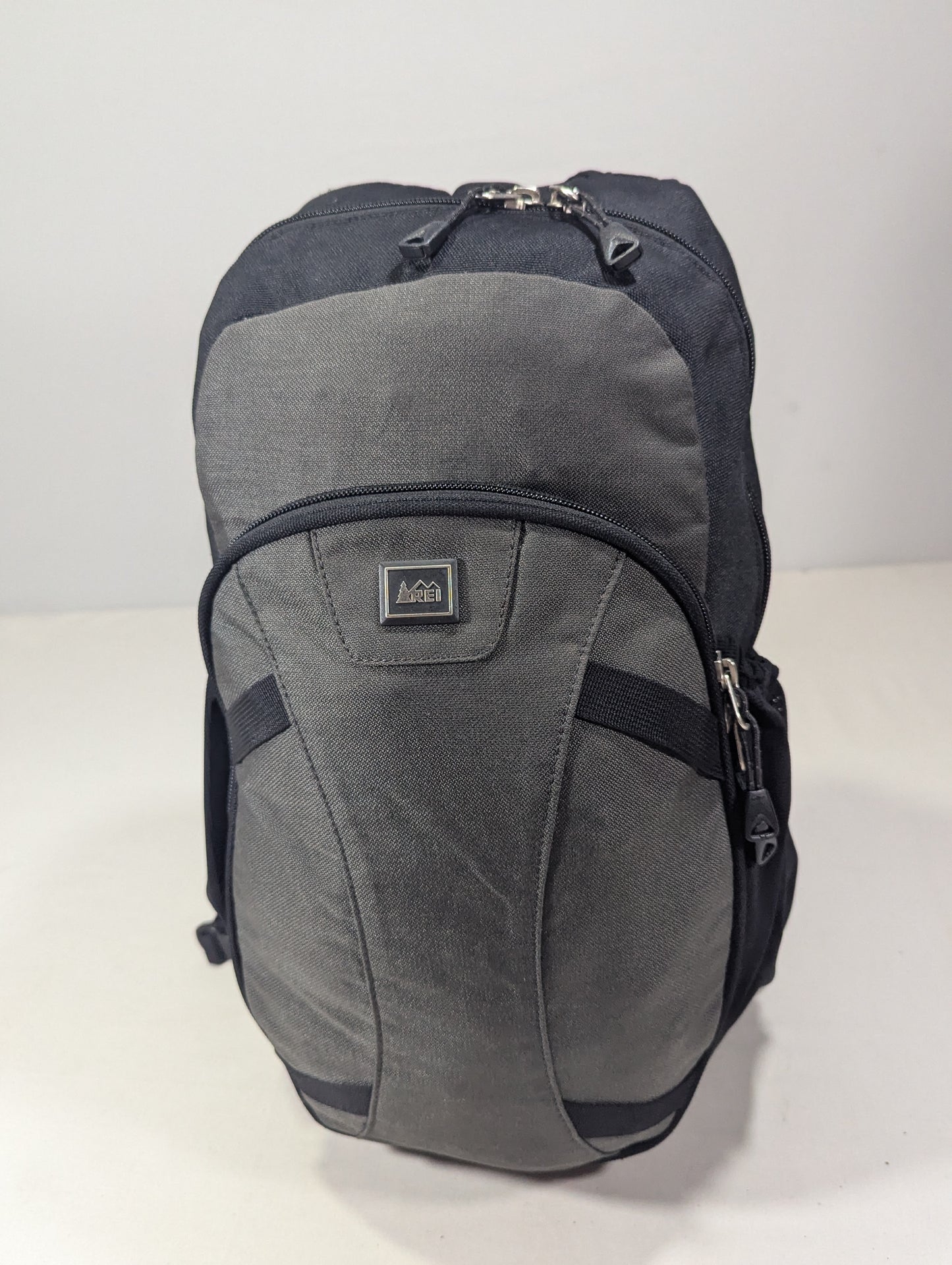 REI USA brand trendy backpack, U25