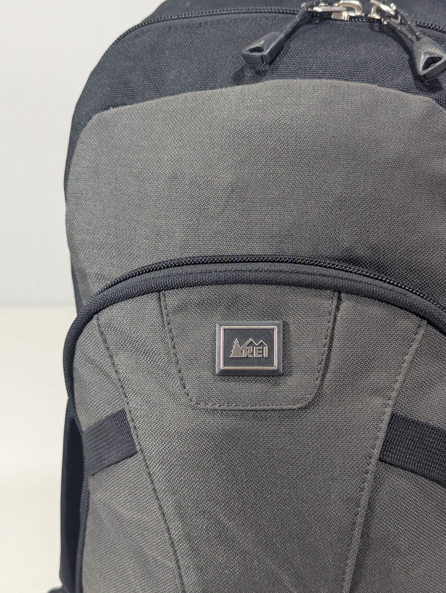 REI USA brand trendy backpack, U25