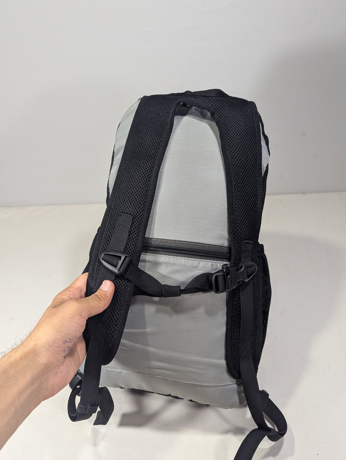 REI USA brand trendy backpack, U25