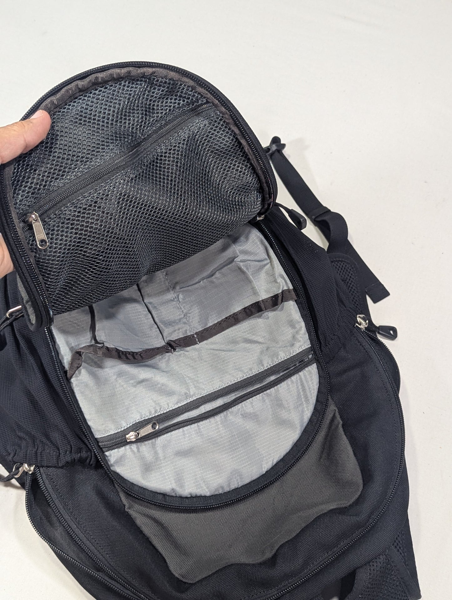 REI USA brand trendy backpack, U25