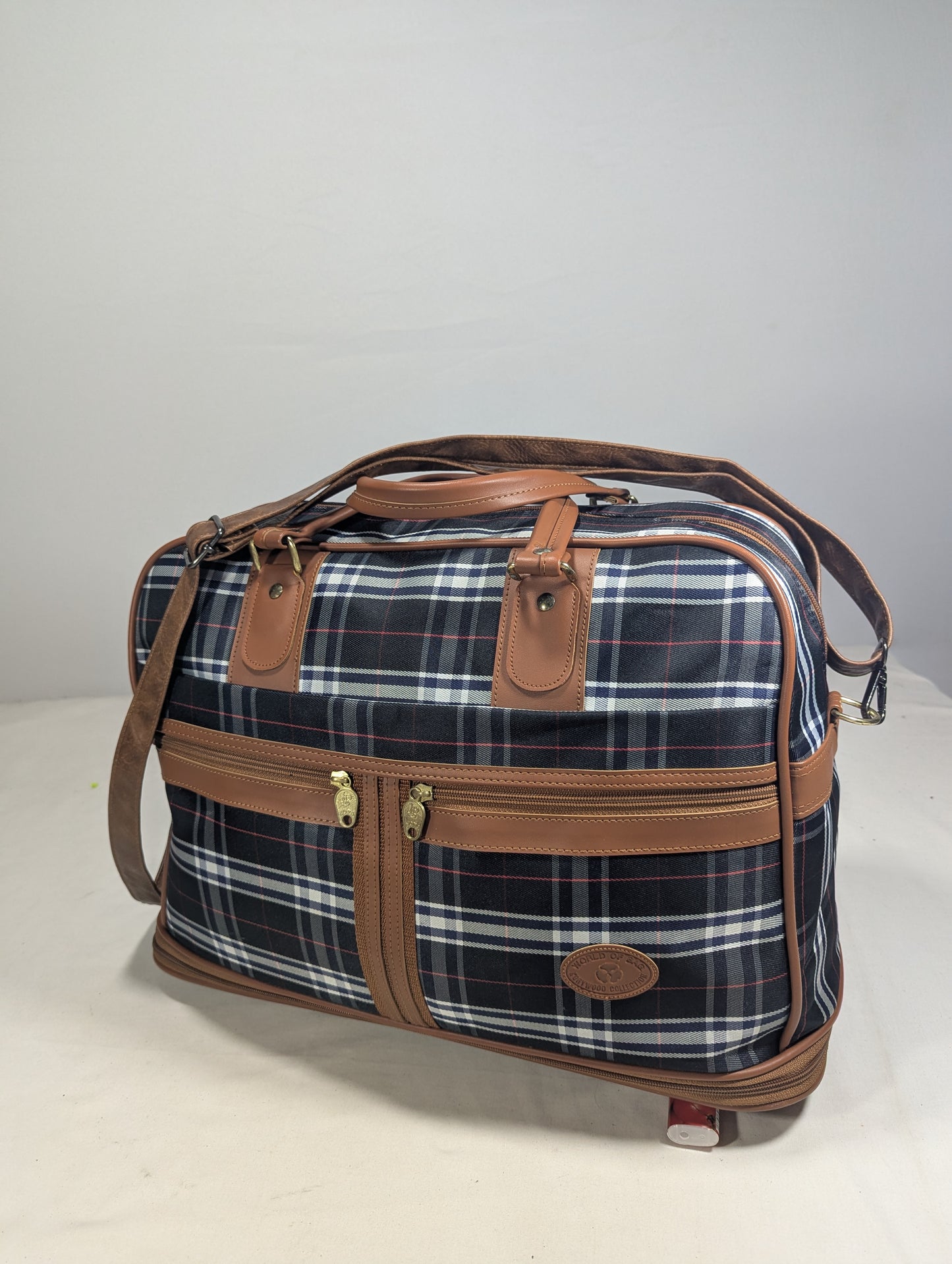 Adjustable size duffle bag from Korean lot collection
