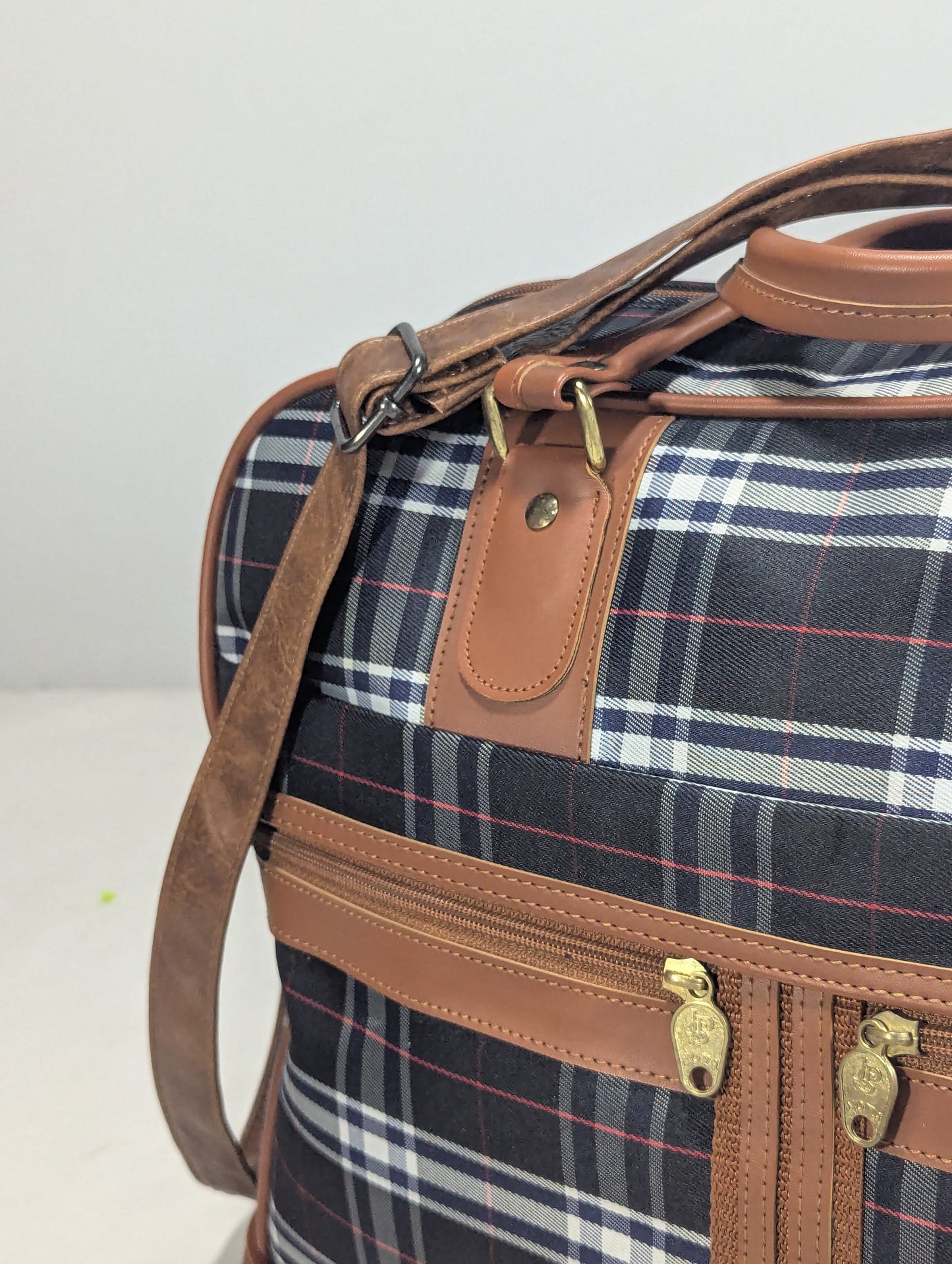 Adjustable size duffle bag from Korean lot collection