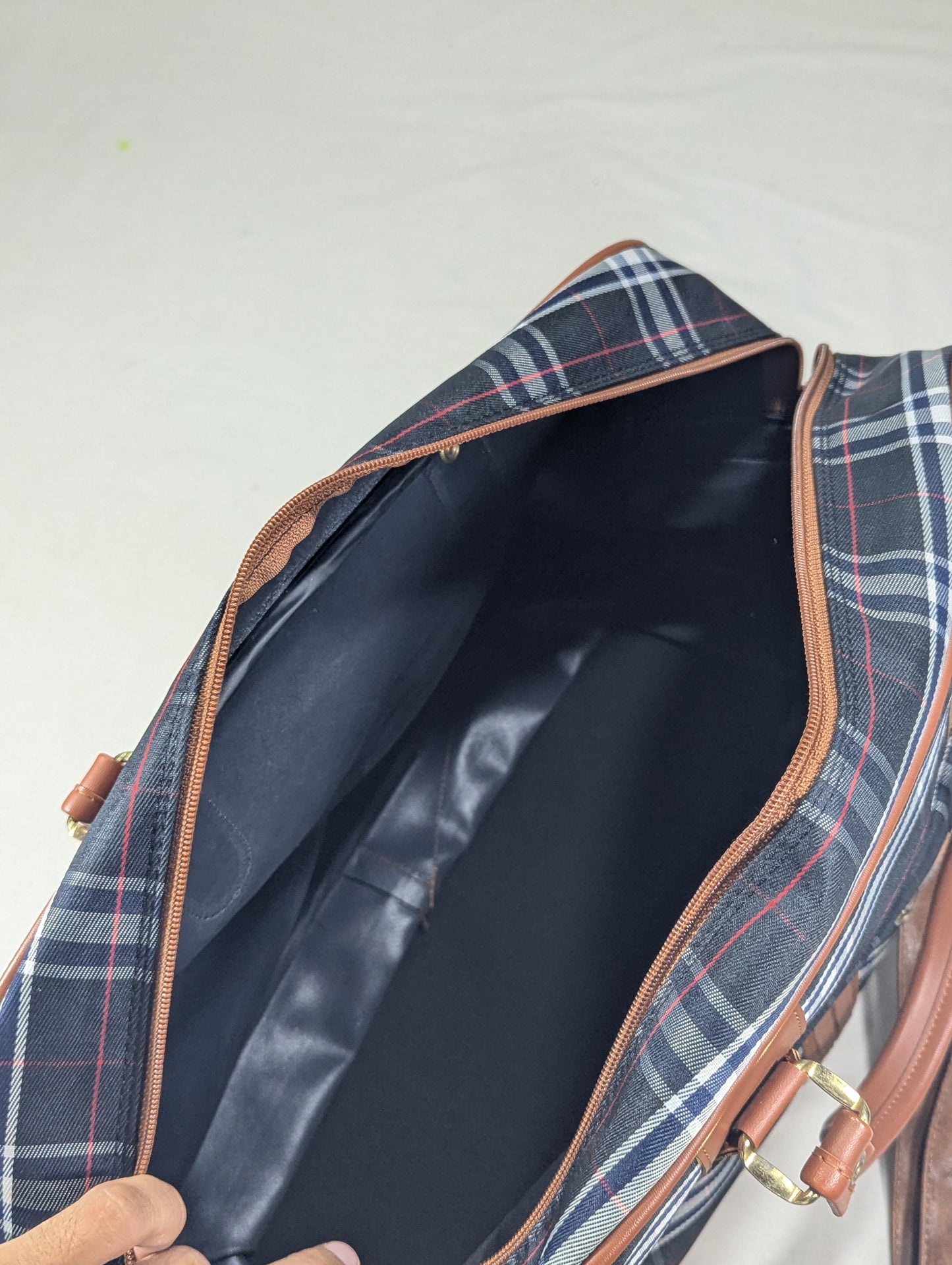 Adjustable size duffle bag from Korean lot collection