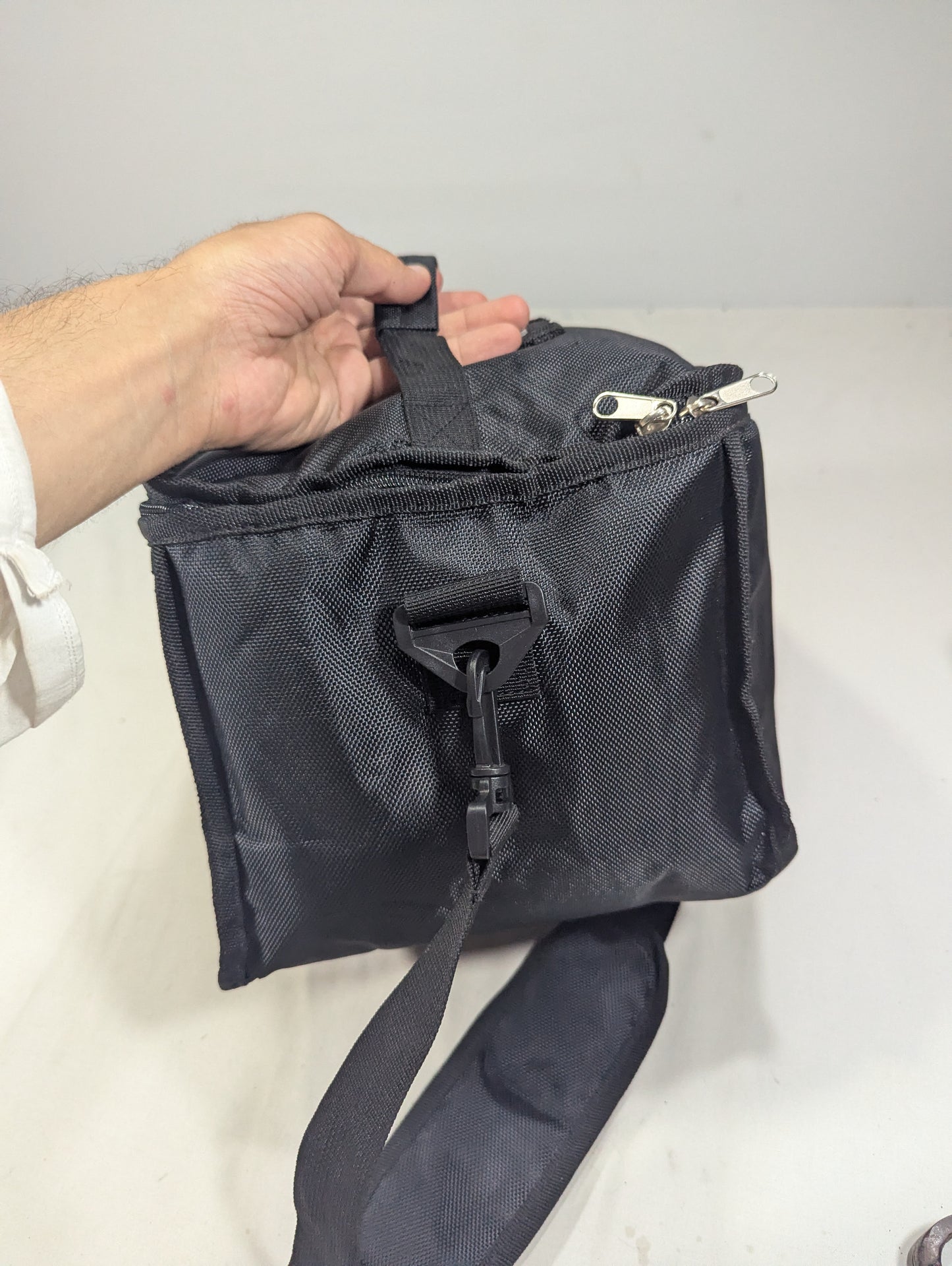 Portable drink carrier insulated bag