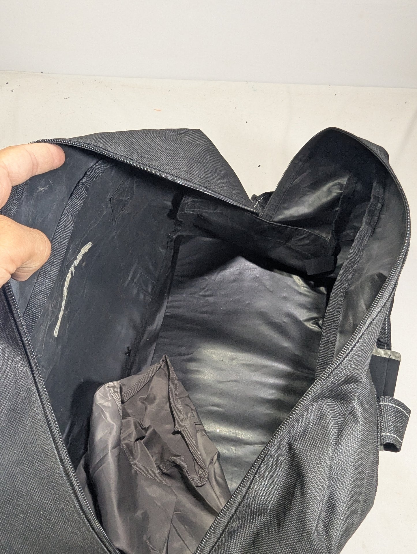 Samsonite original bag with separate shoes portion