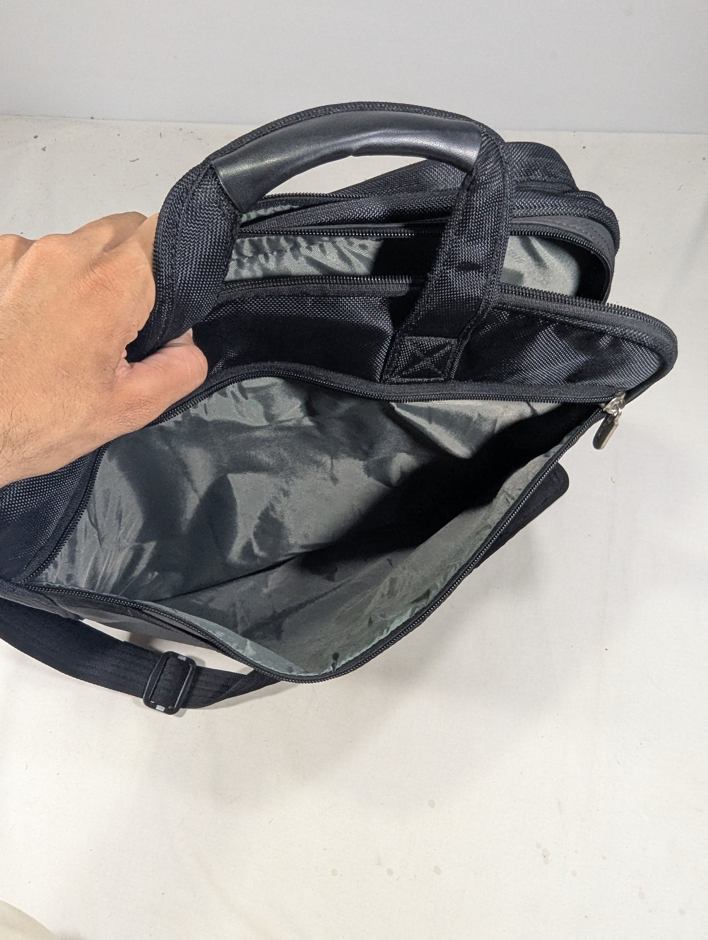 Targus authentic bag