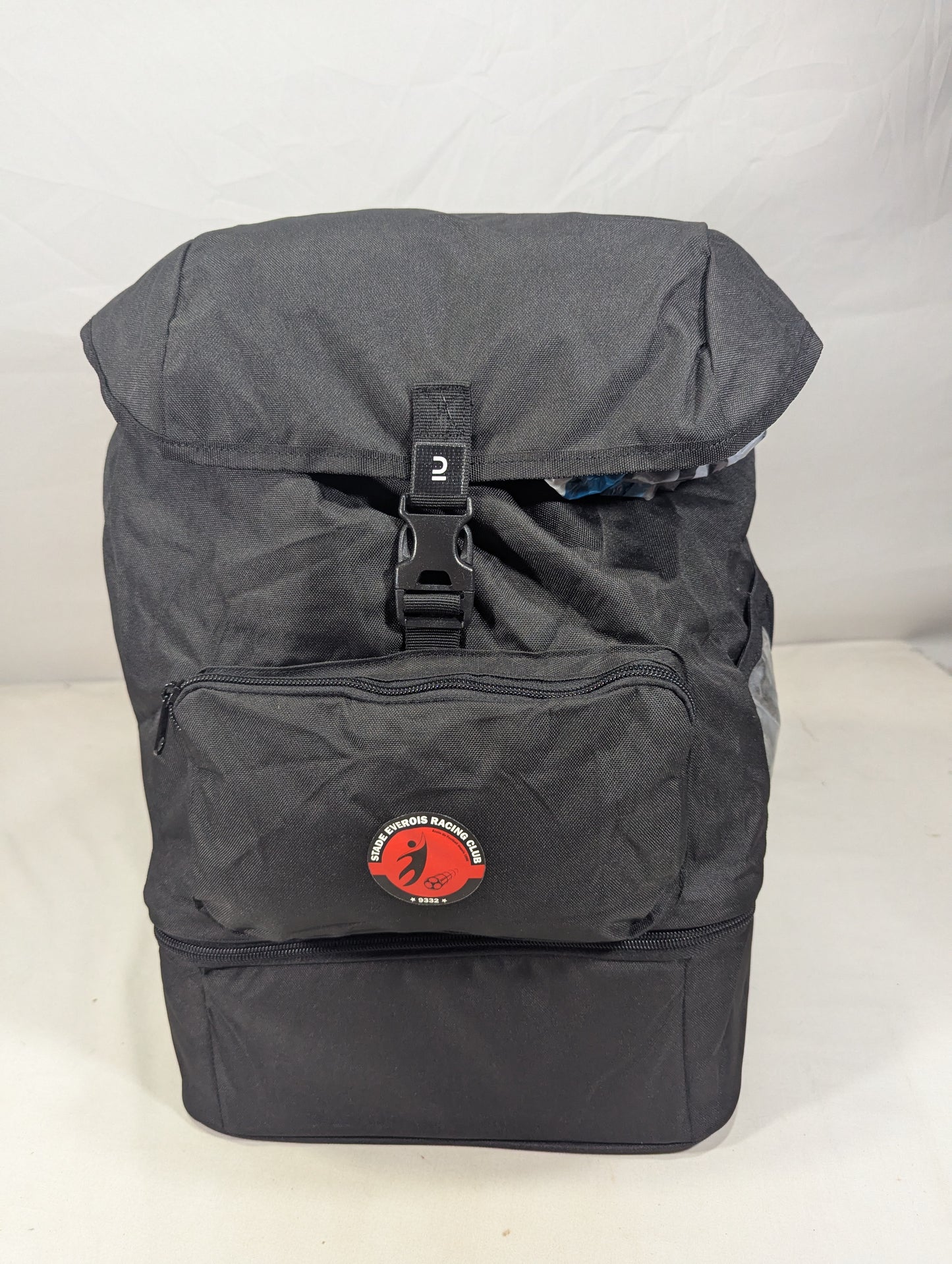 Gym backpack with separate shoes portio