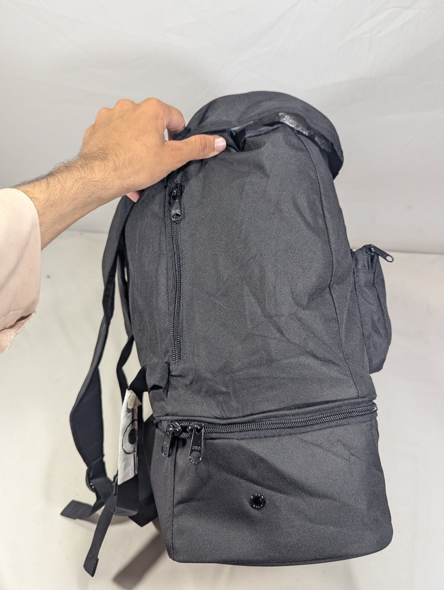 Gym backpack with separate shoes portio