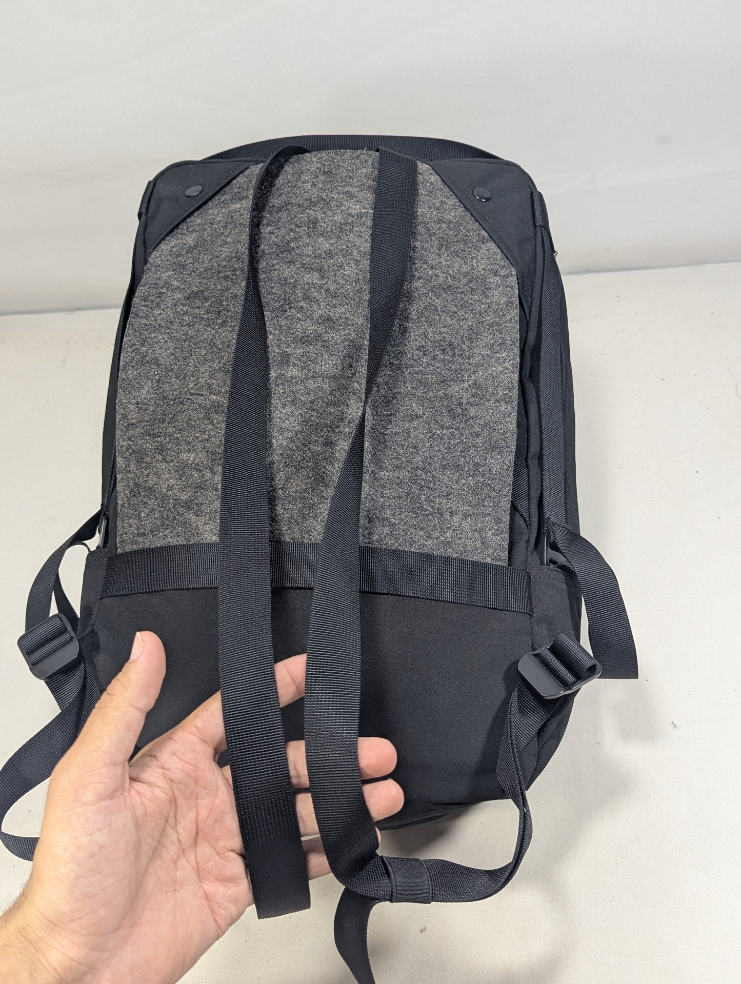 Slim and smart laptop backpack