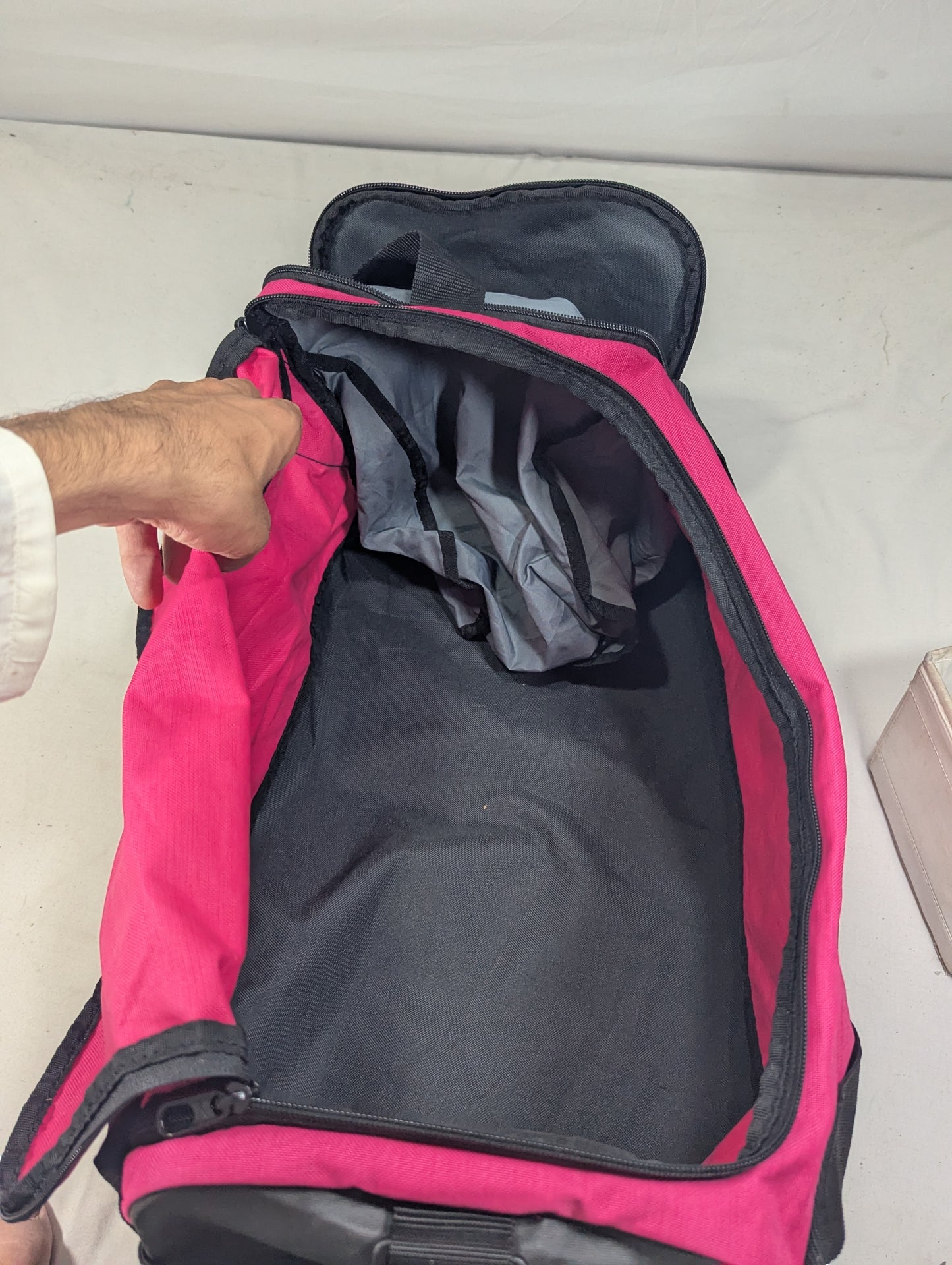 Nike Authentic bag with separate shoes portion