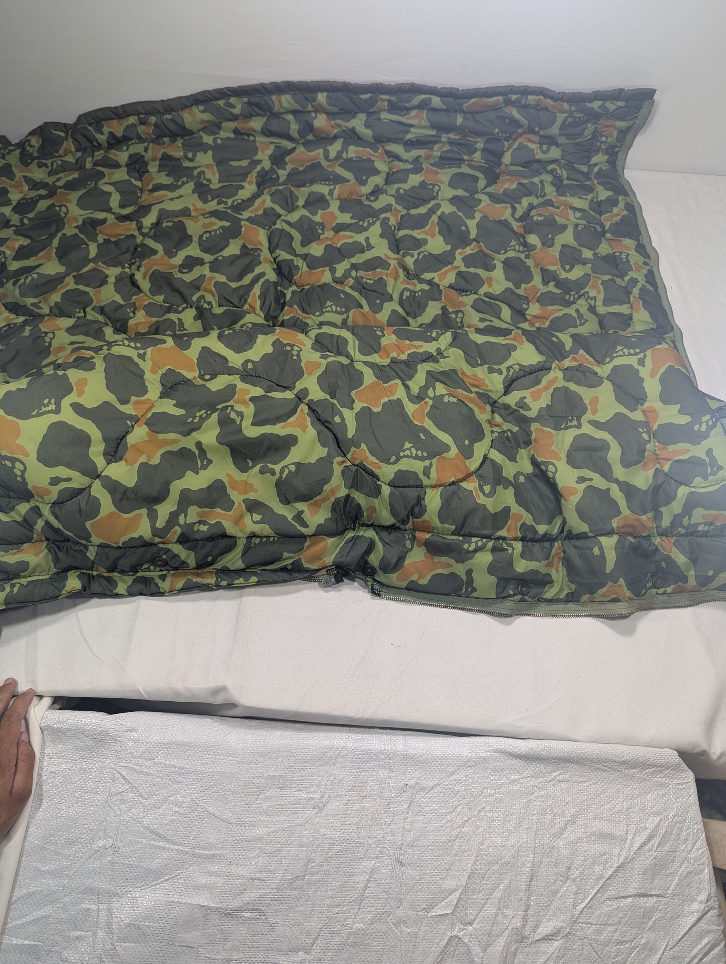 Preloved Military lot sleeping bag Sb57