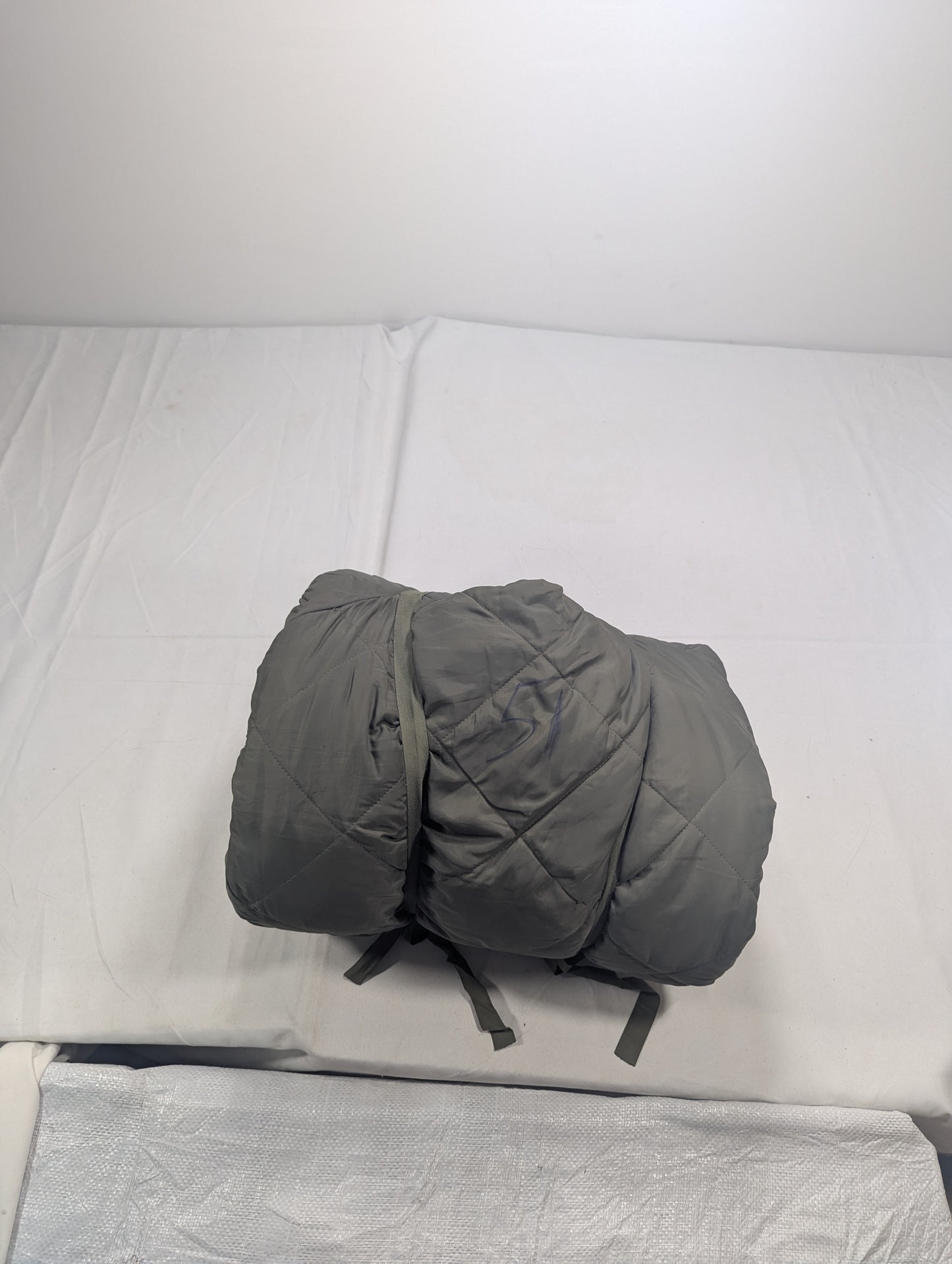 Preloved Military lot sleeping bag Sb16A