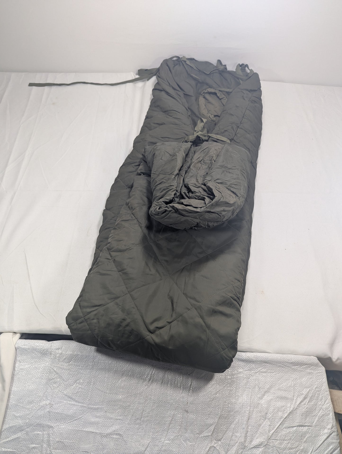Preloved Military lot sleeping bag Sb16A