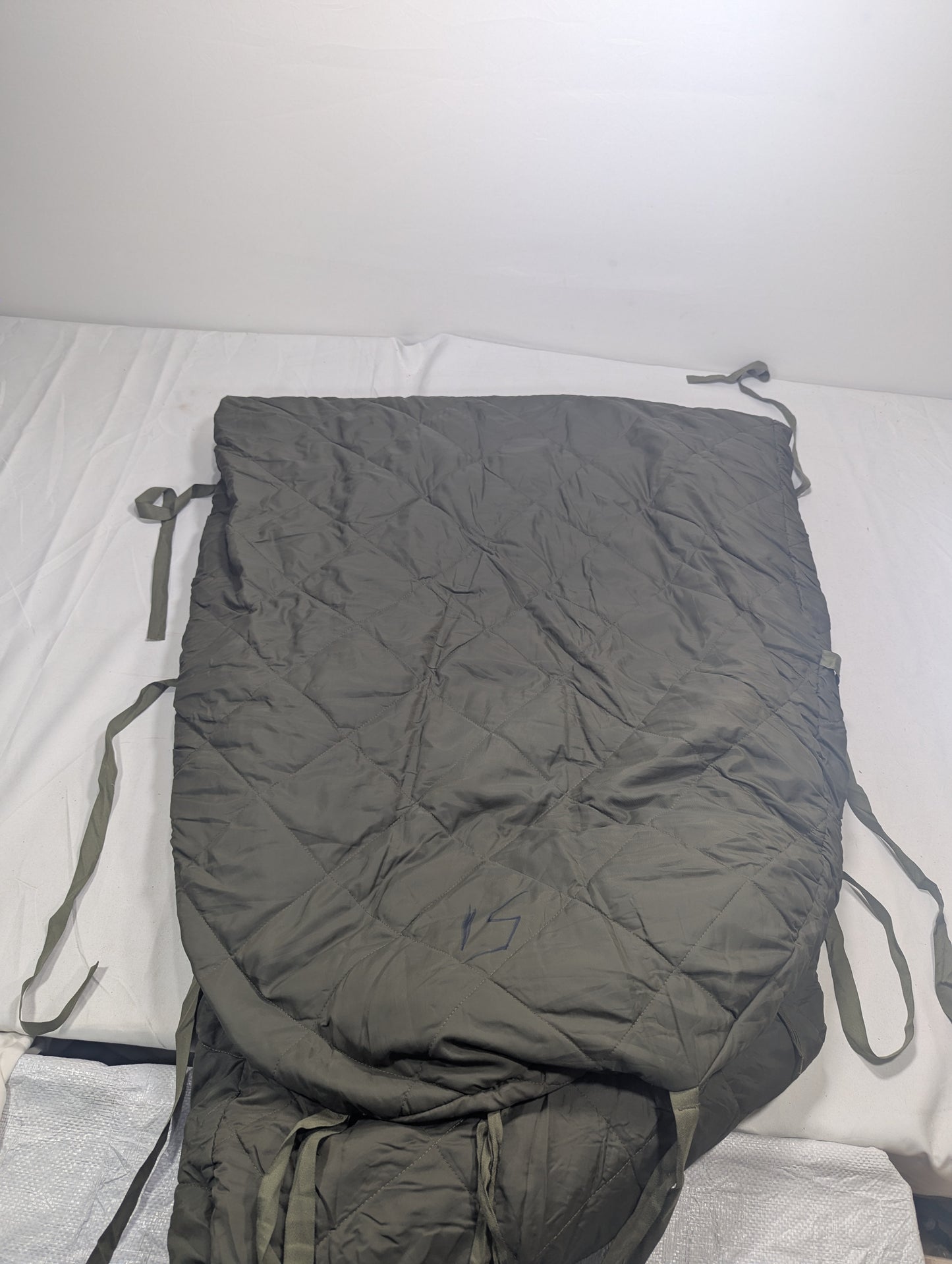 Preloved Military lot sleeping bag Sb16A