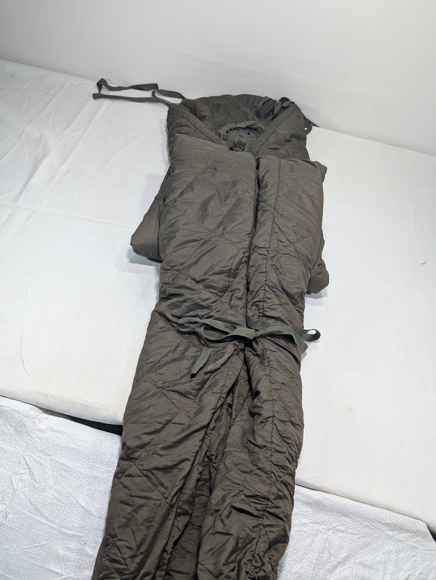 Preloved Military lot sleeping bag Sb72