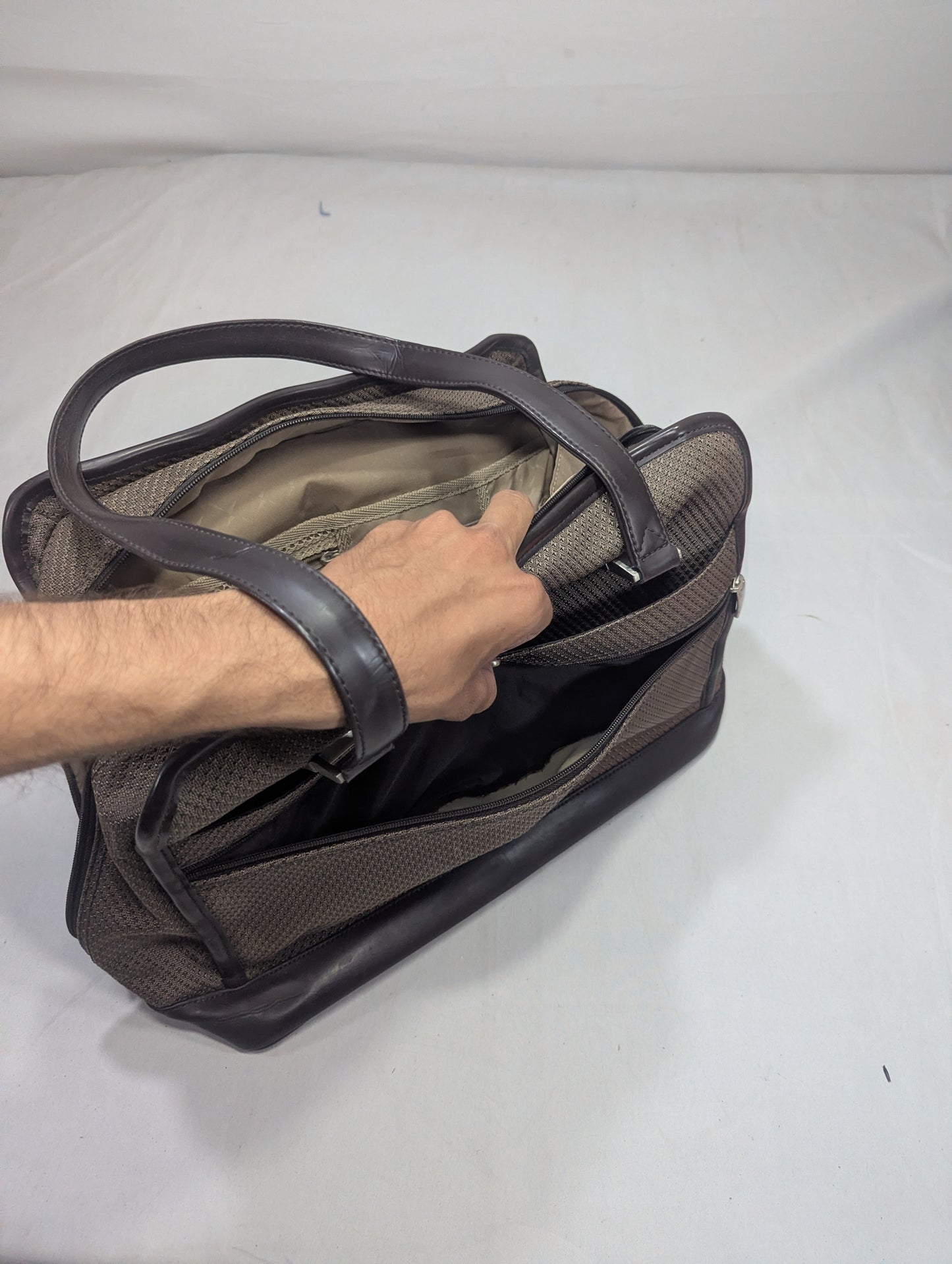 Samsonite Title will update soon