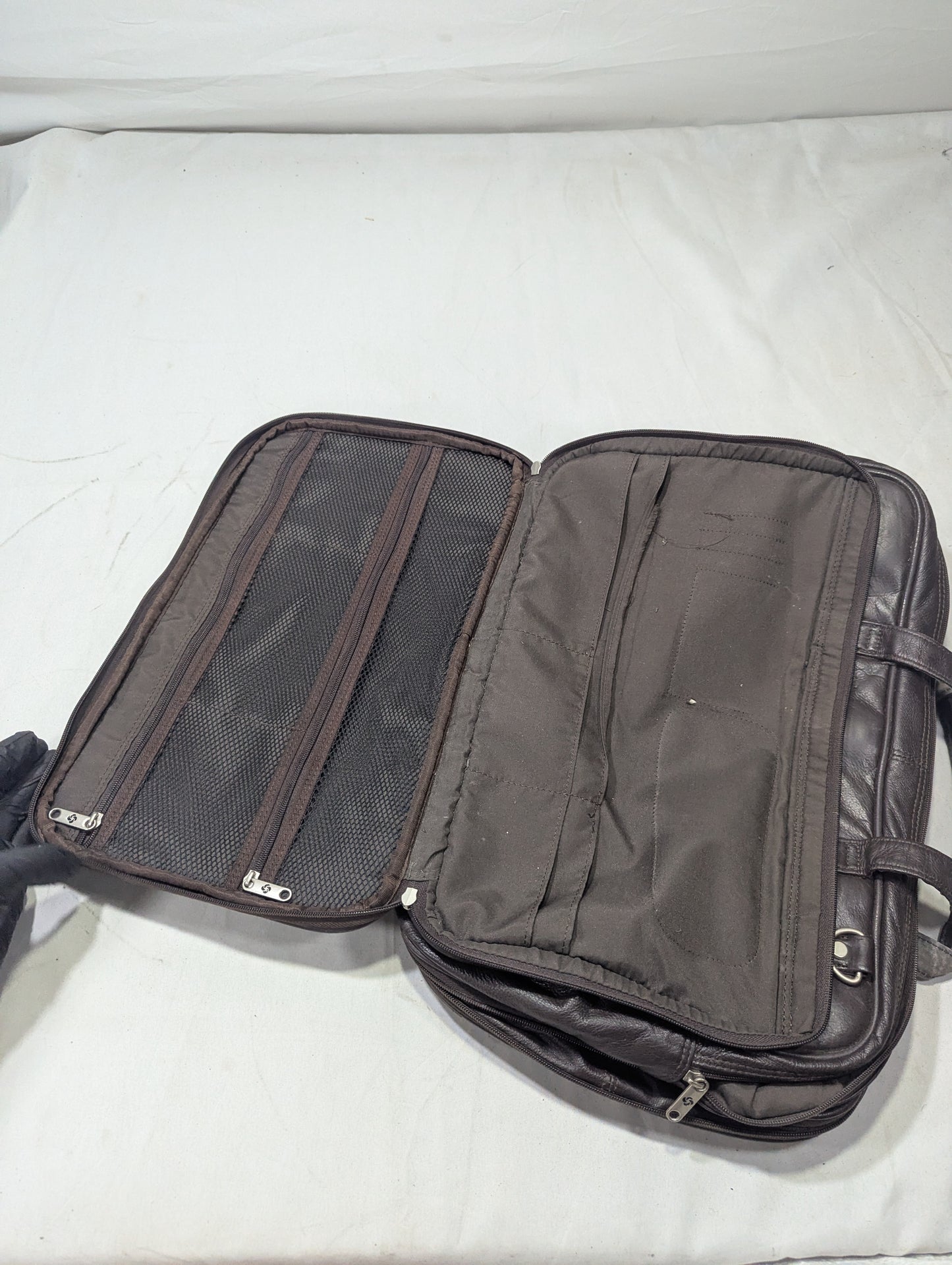 Leather Samsonite Title will update soon