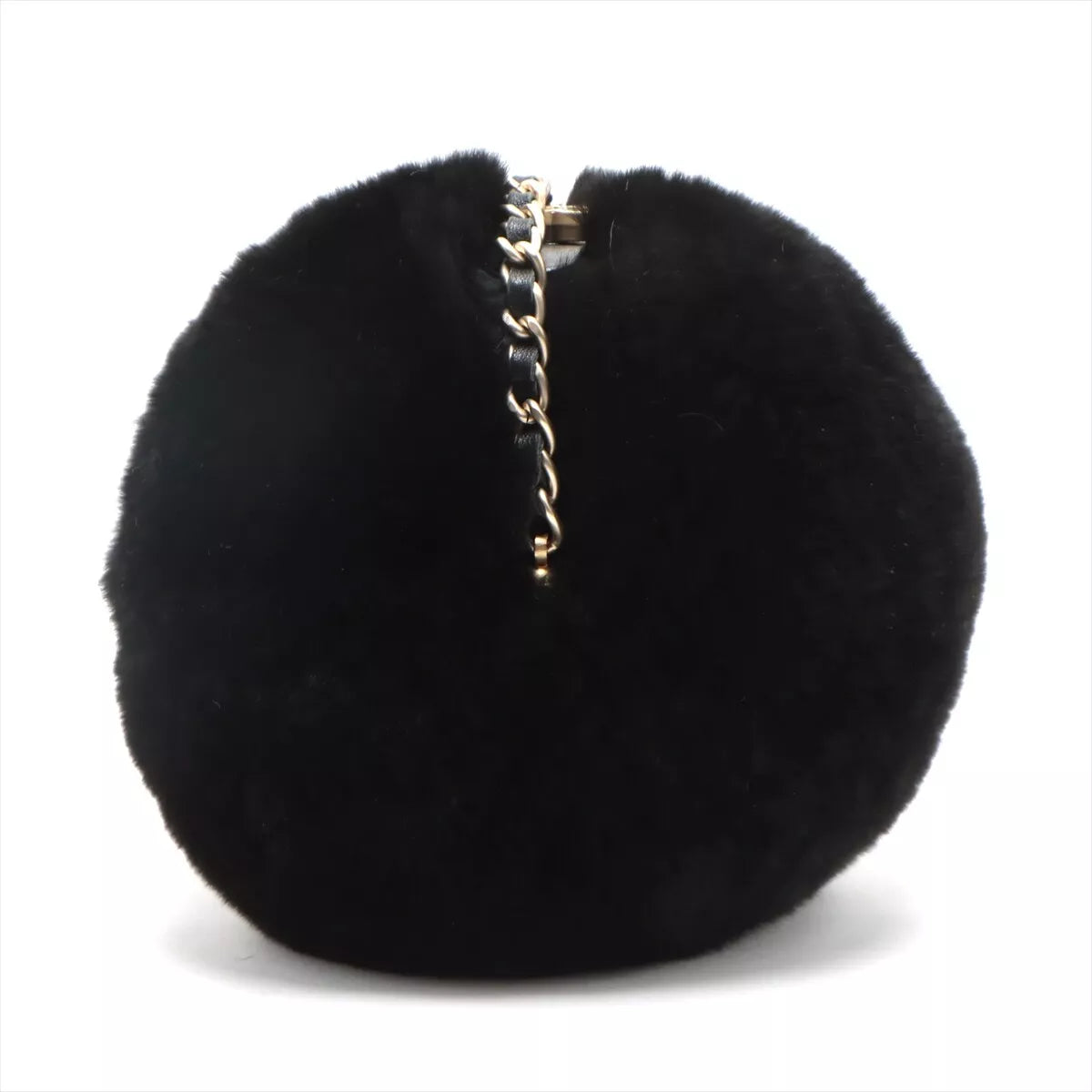 Faux fur made pouch U1