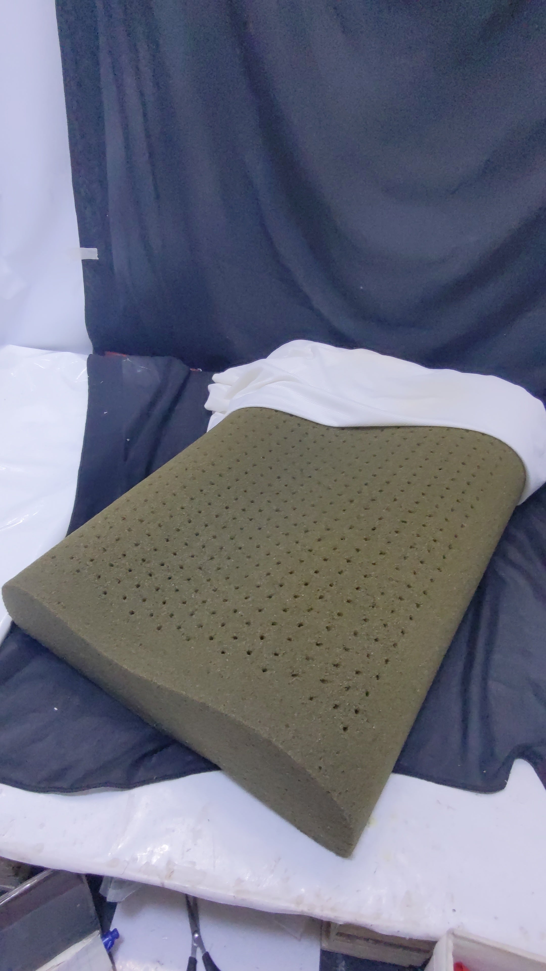 Adaptive Contour Memory Foam Pillow P38