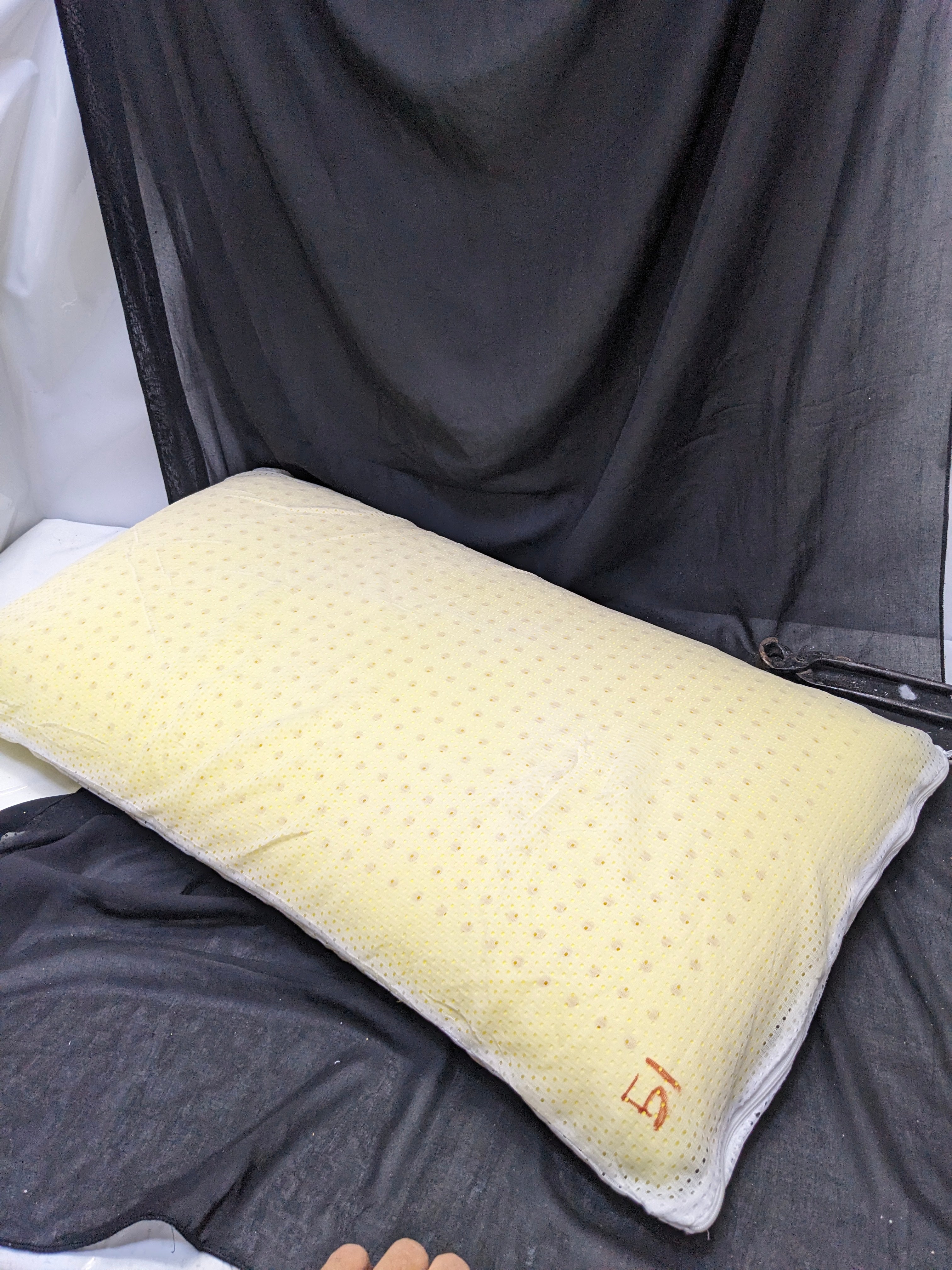 Dynamic Shape Retention Pillow p51