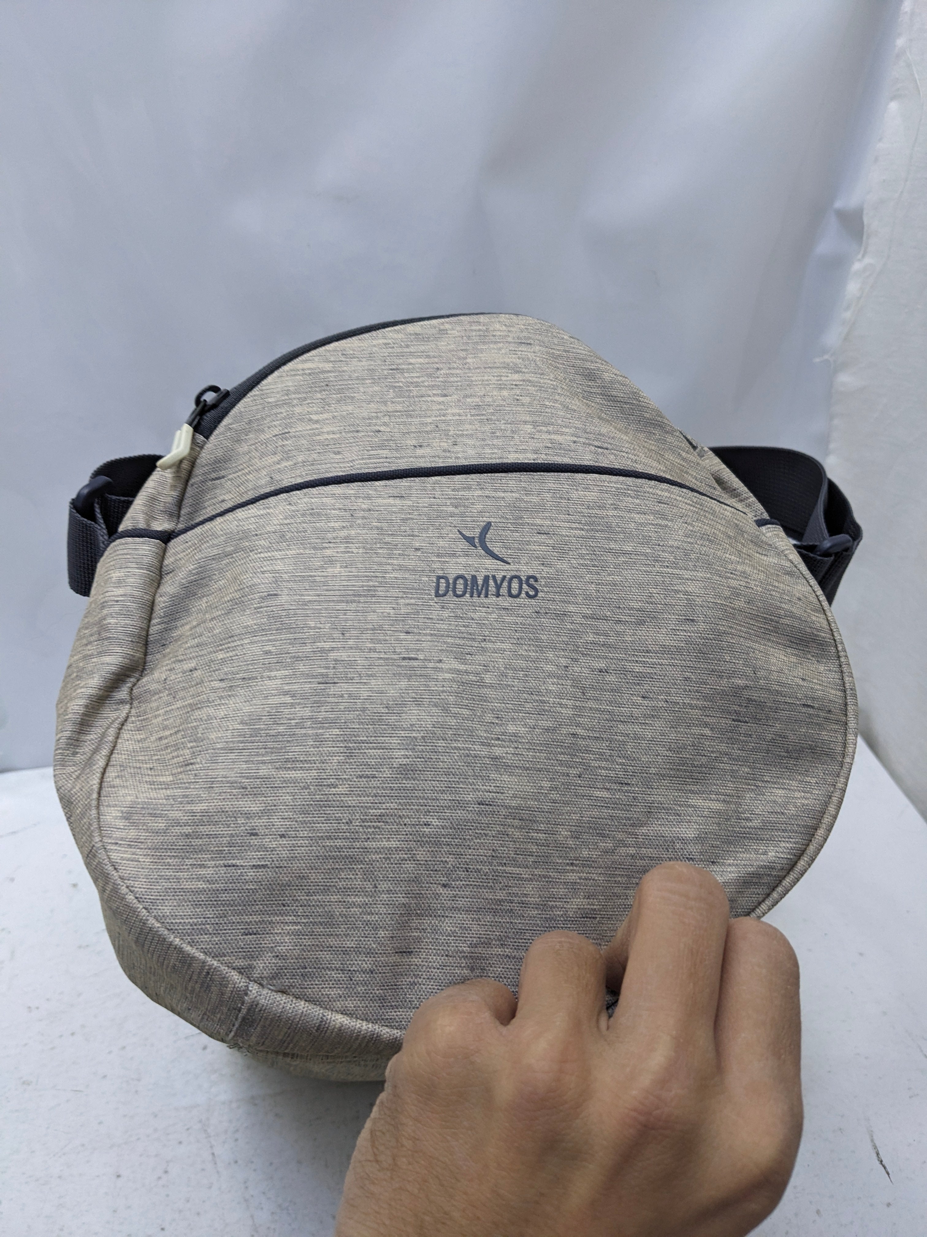 Two ways to use bag and shoulder backpack U2