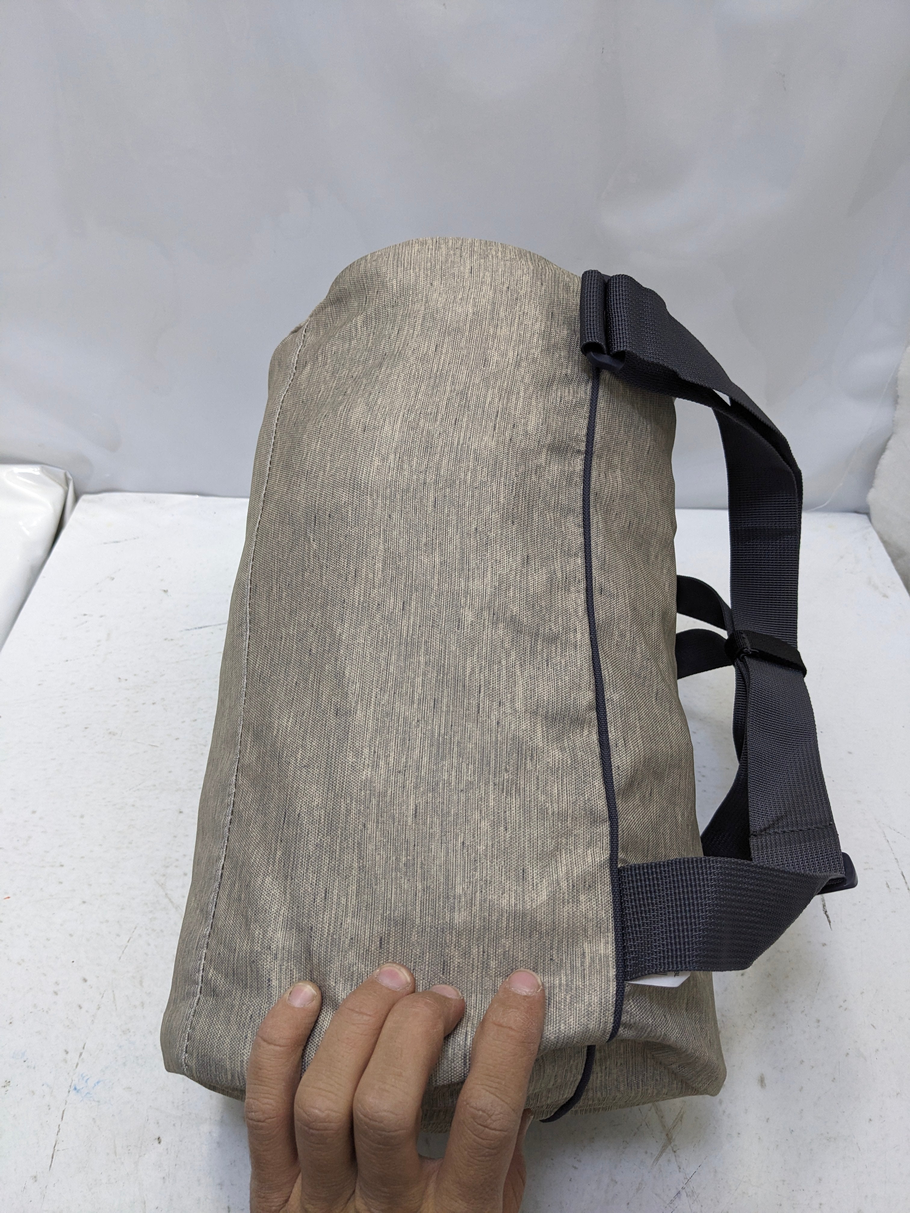 Two ways to use bag and shoulder backpack U2