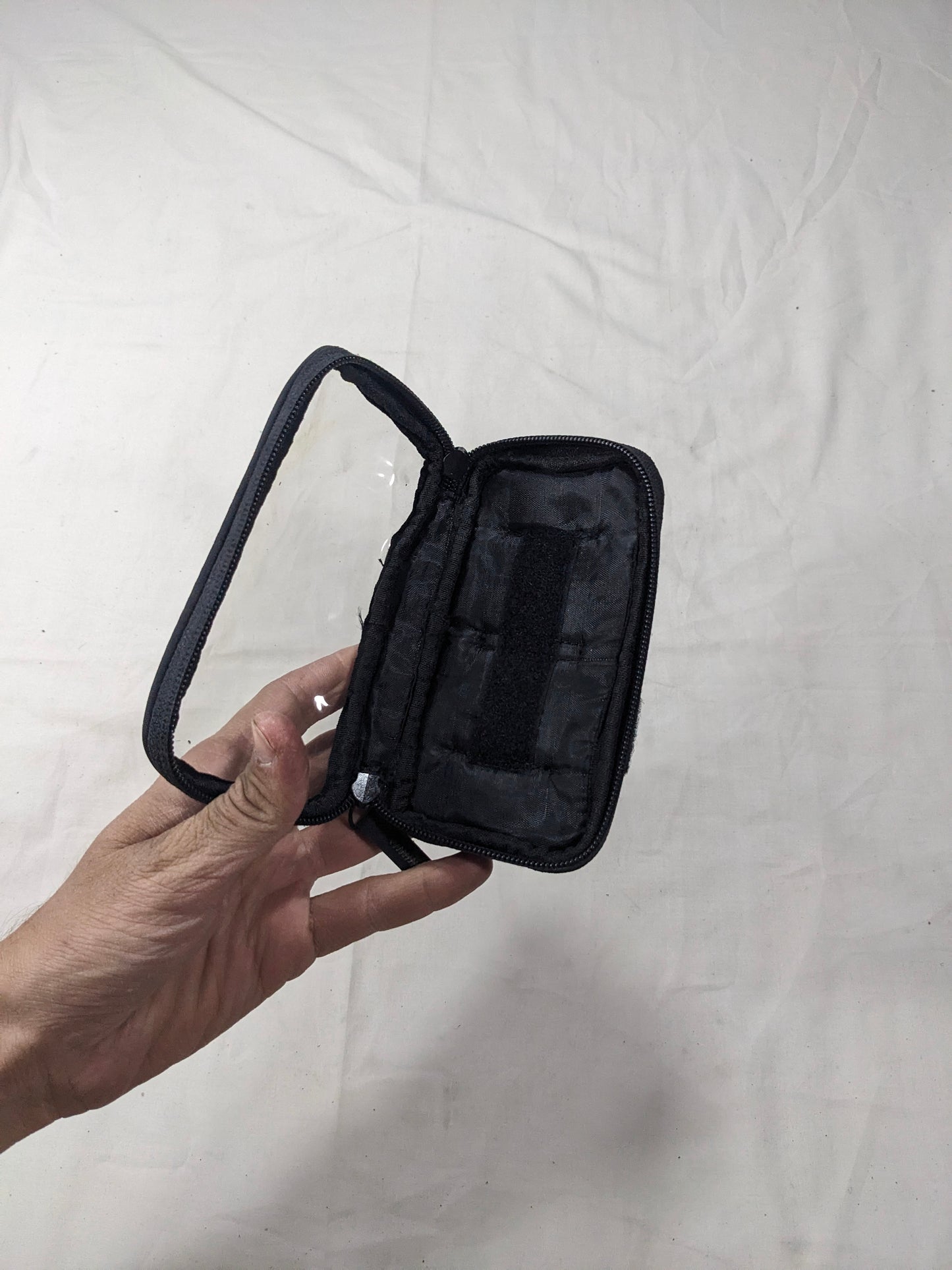 Wrist mobile belt/pouch U15