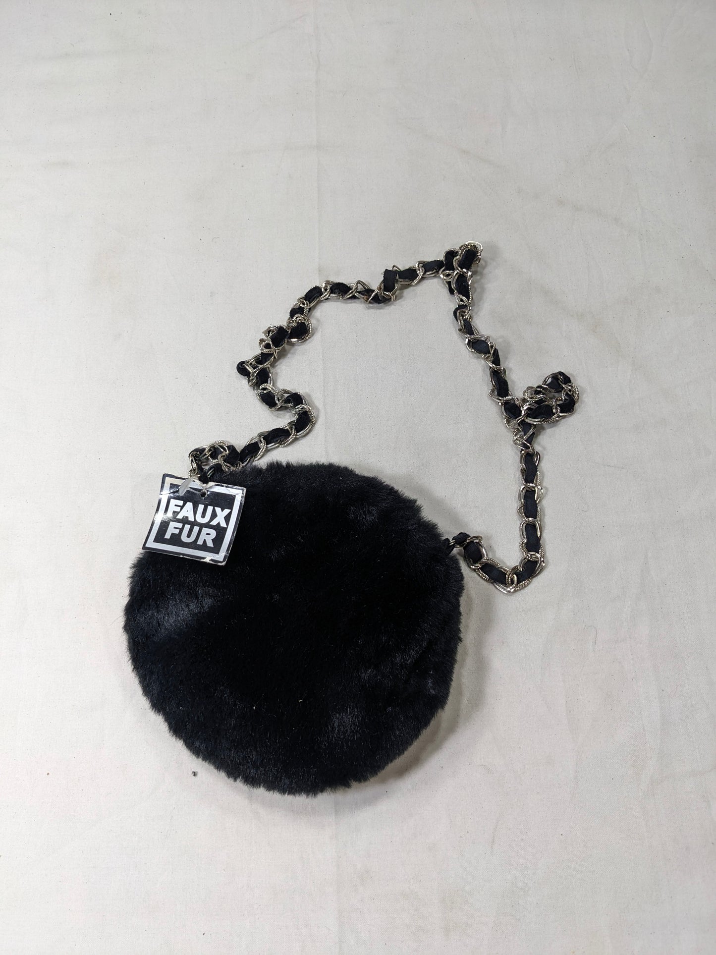 Faux fur made pouch U1