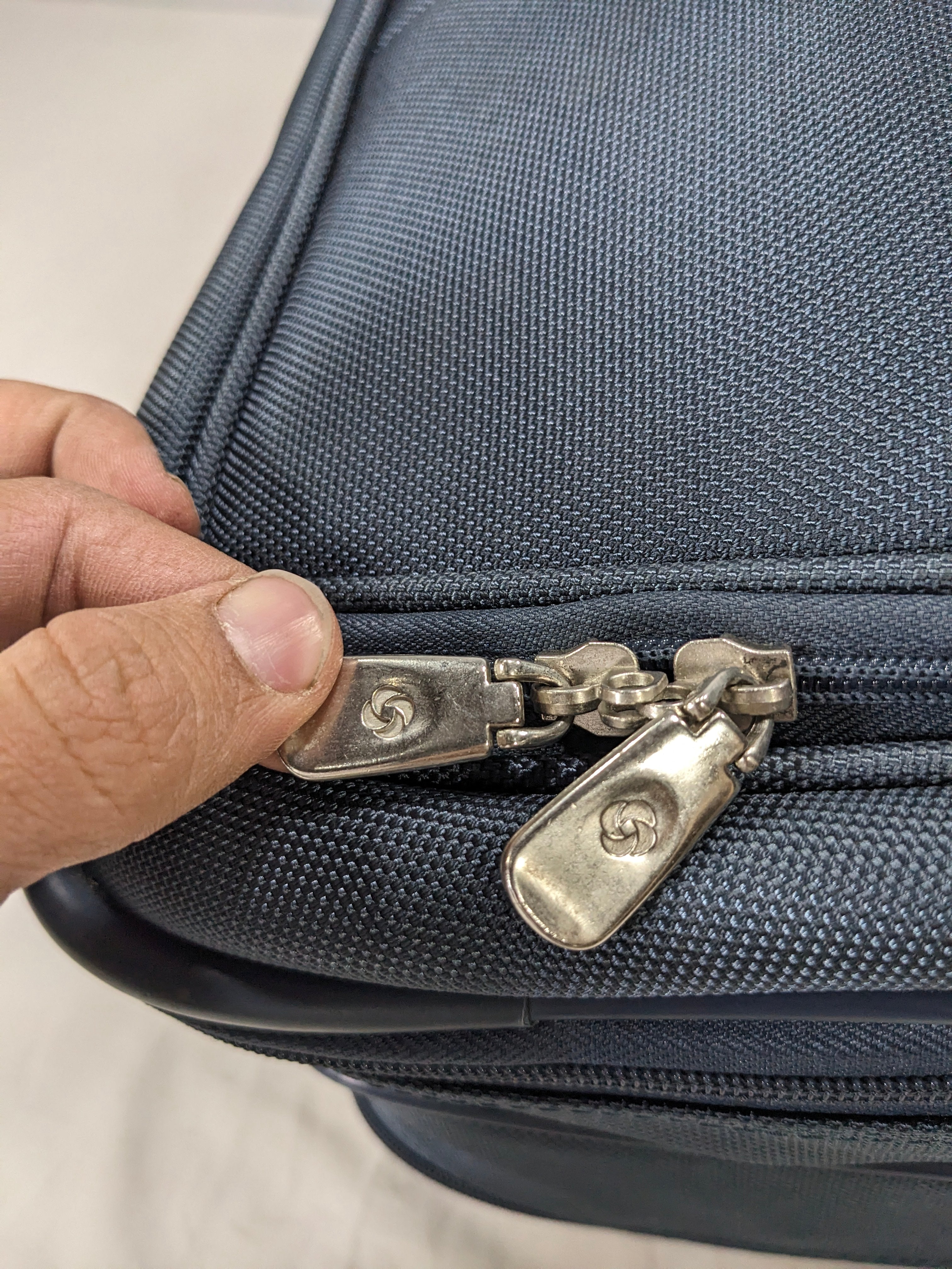Samsonite 100 authentic bag