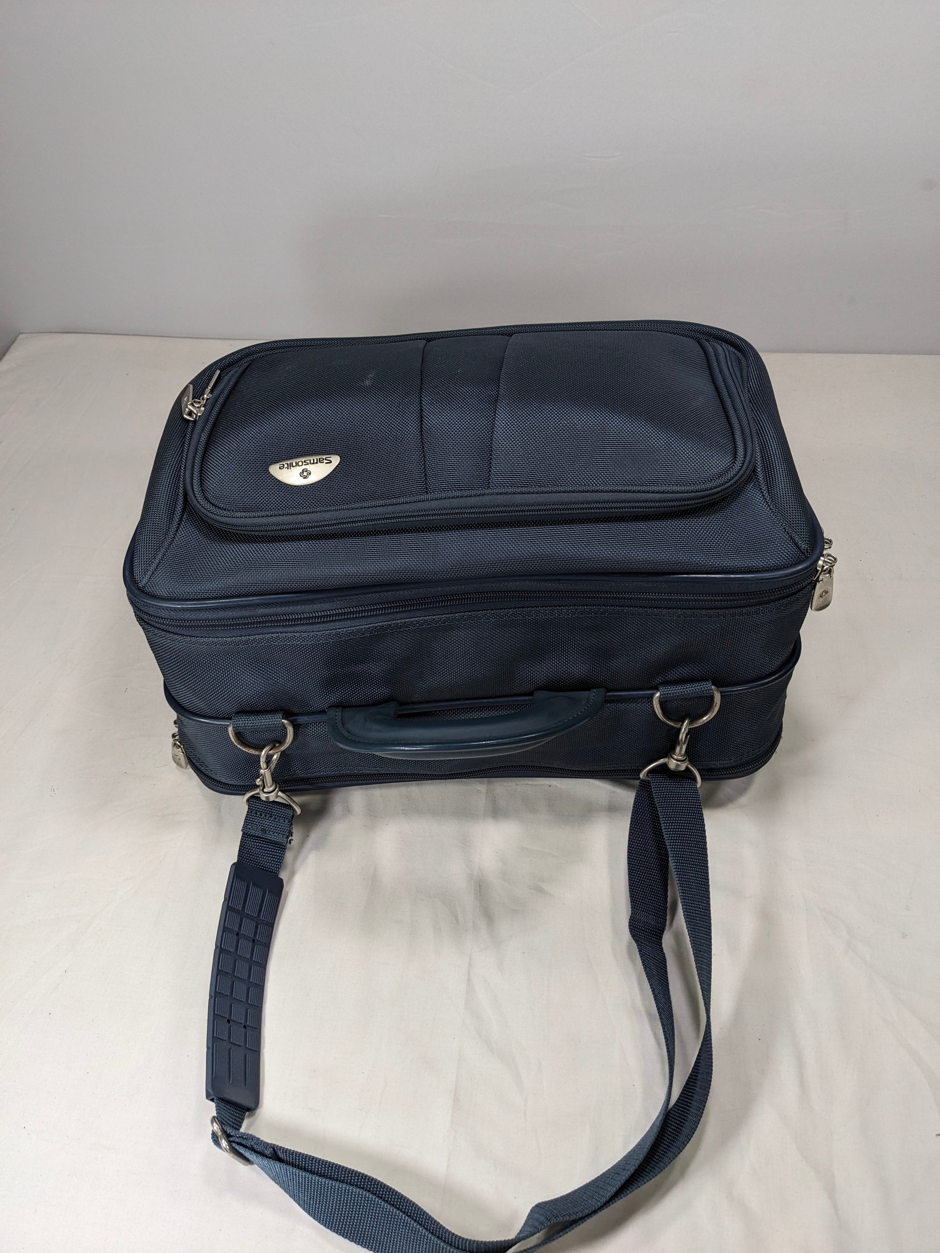 Samsonite 100 authentic bag