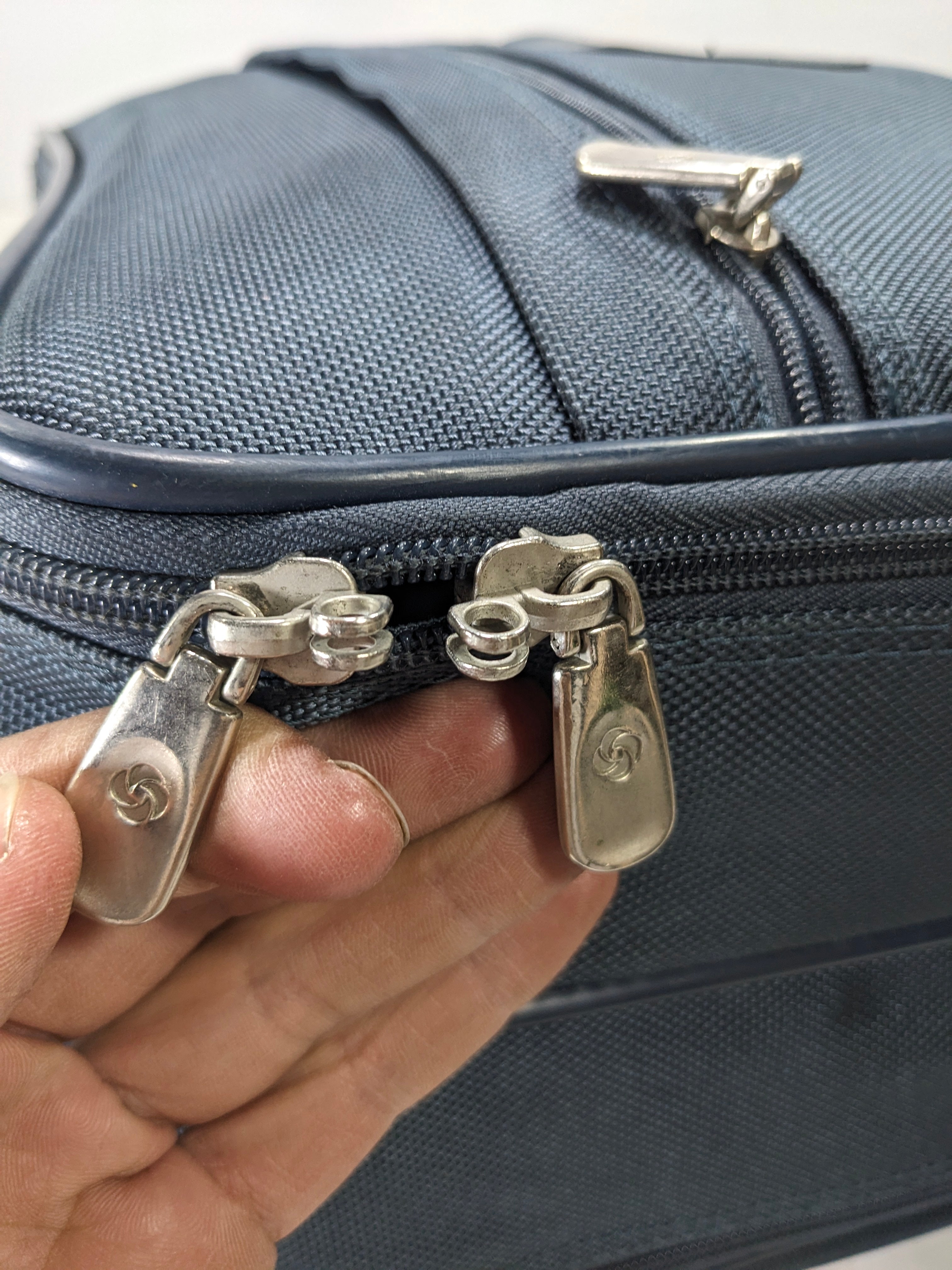 Samsonite 100 authentic bag